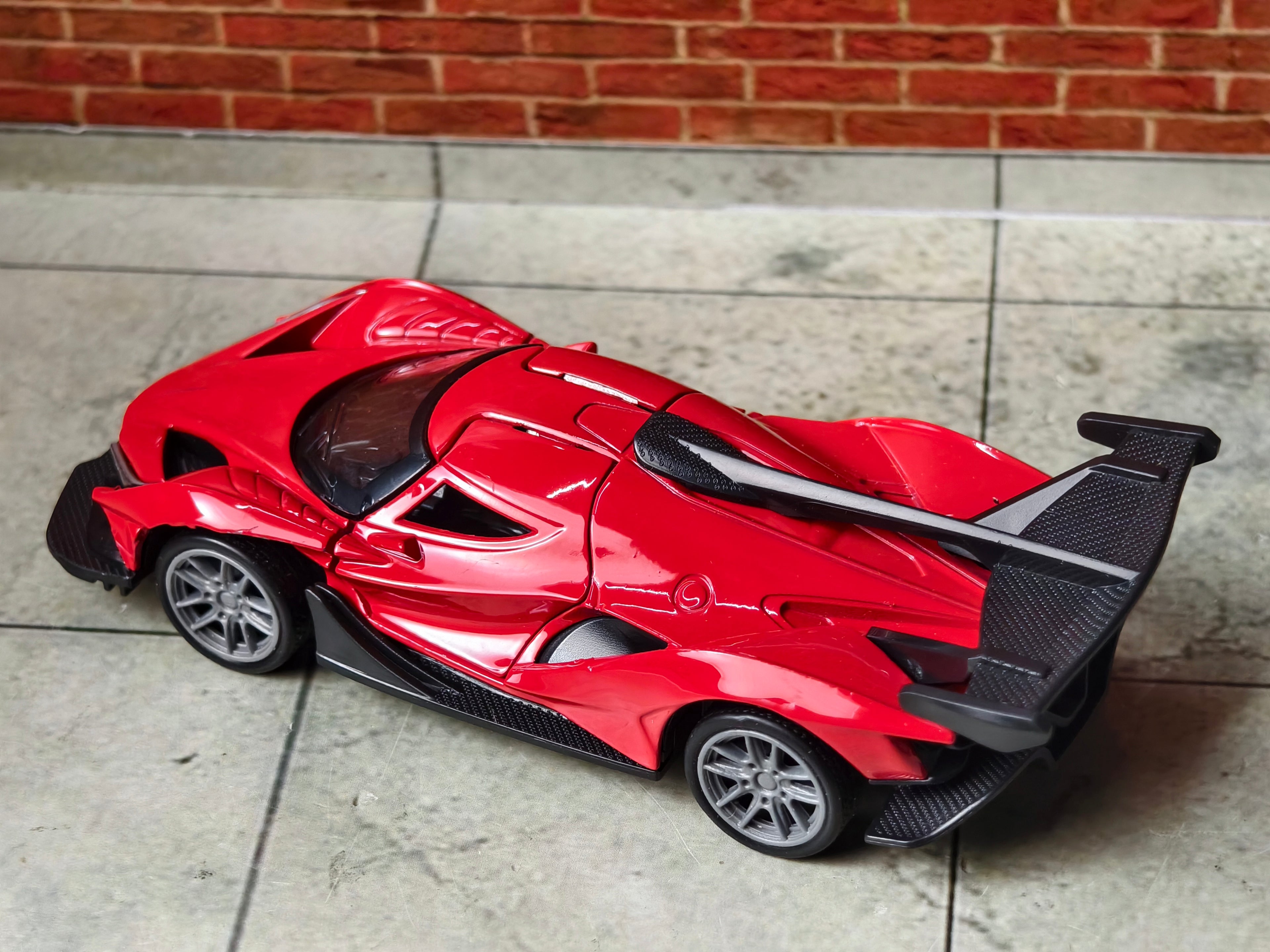 Apollo Intensa Emozione (IE) Hyper Car 1:43 Scale