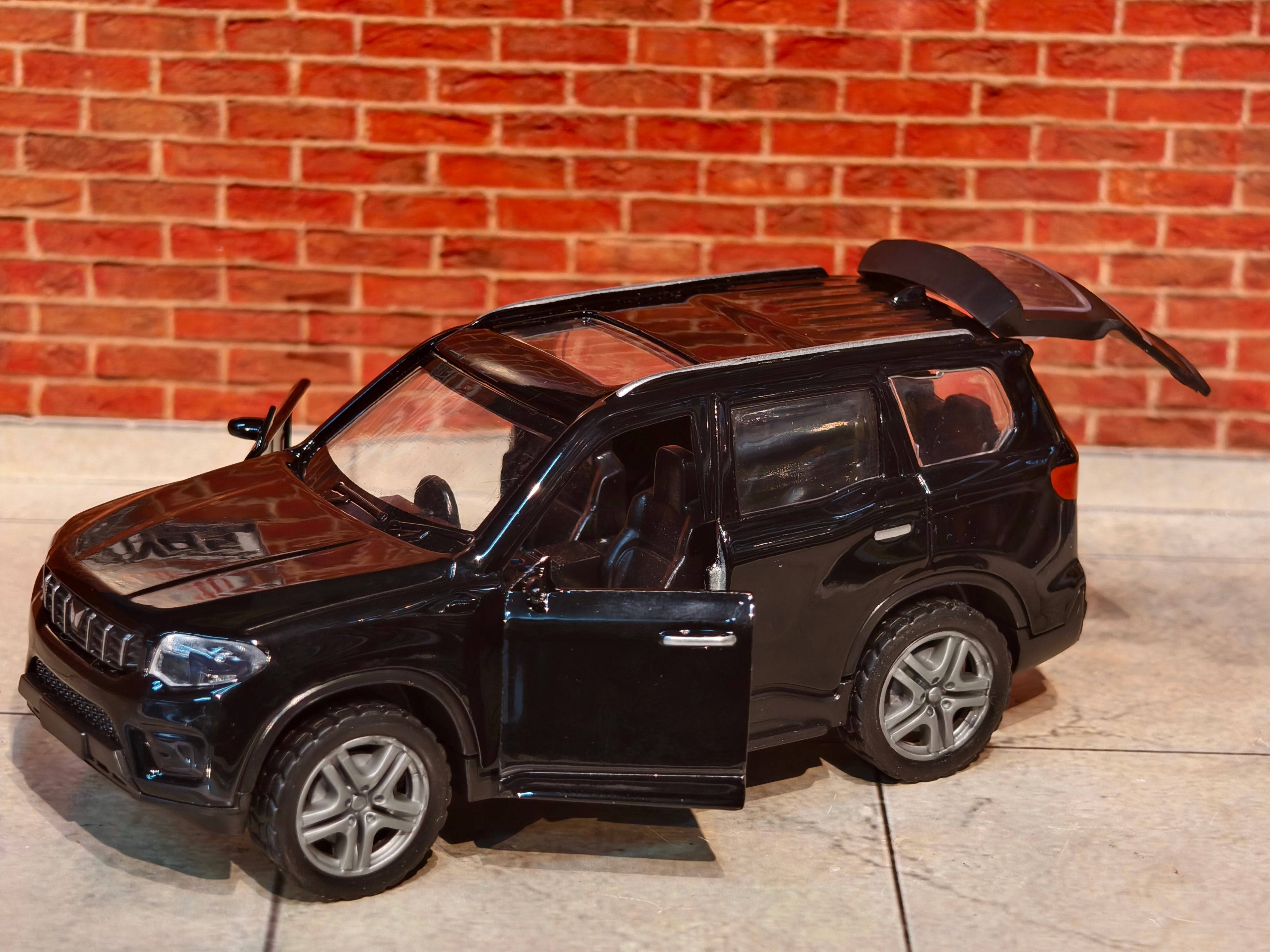 Mahindra Scorpio Classic S11 2022 Facelift 1:36 Scale