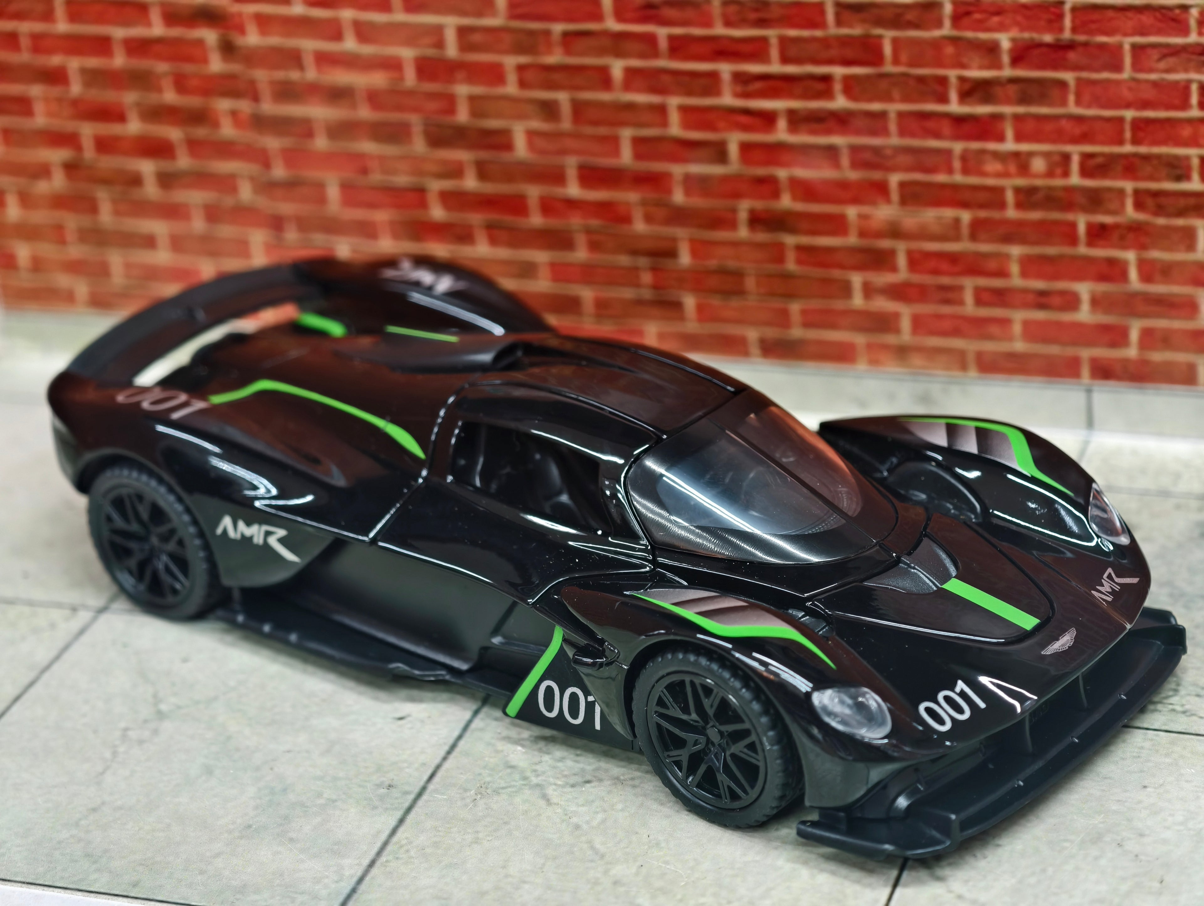 Aston Martin Valkyrie AMR Pro 1:32 Scale