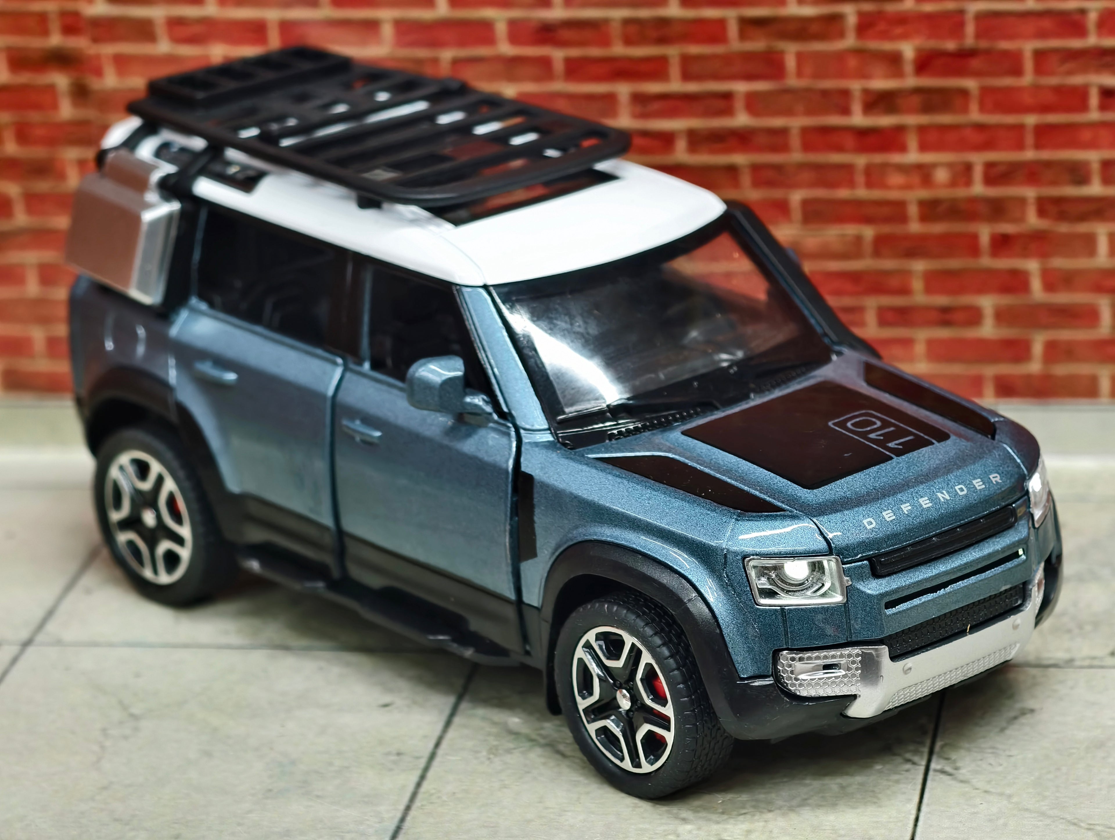 Land Rover Defender 110 (L663) 1:32 Scale
