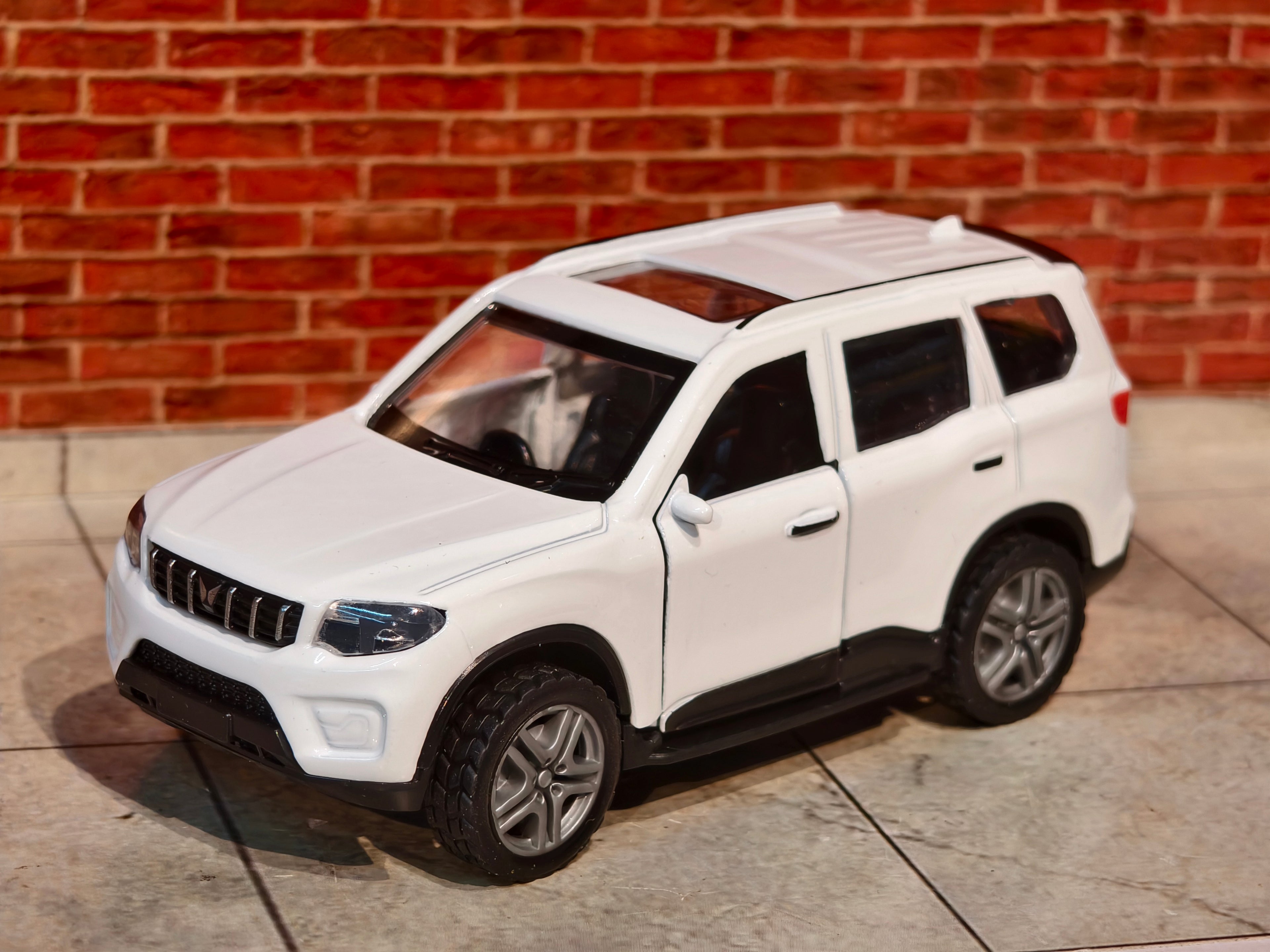 Mahindra Scorpio Classic S11 2022 Facelift 1:36 Scale