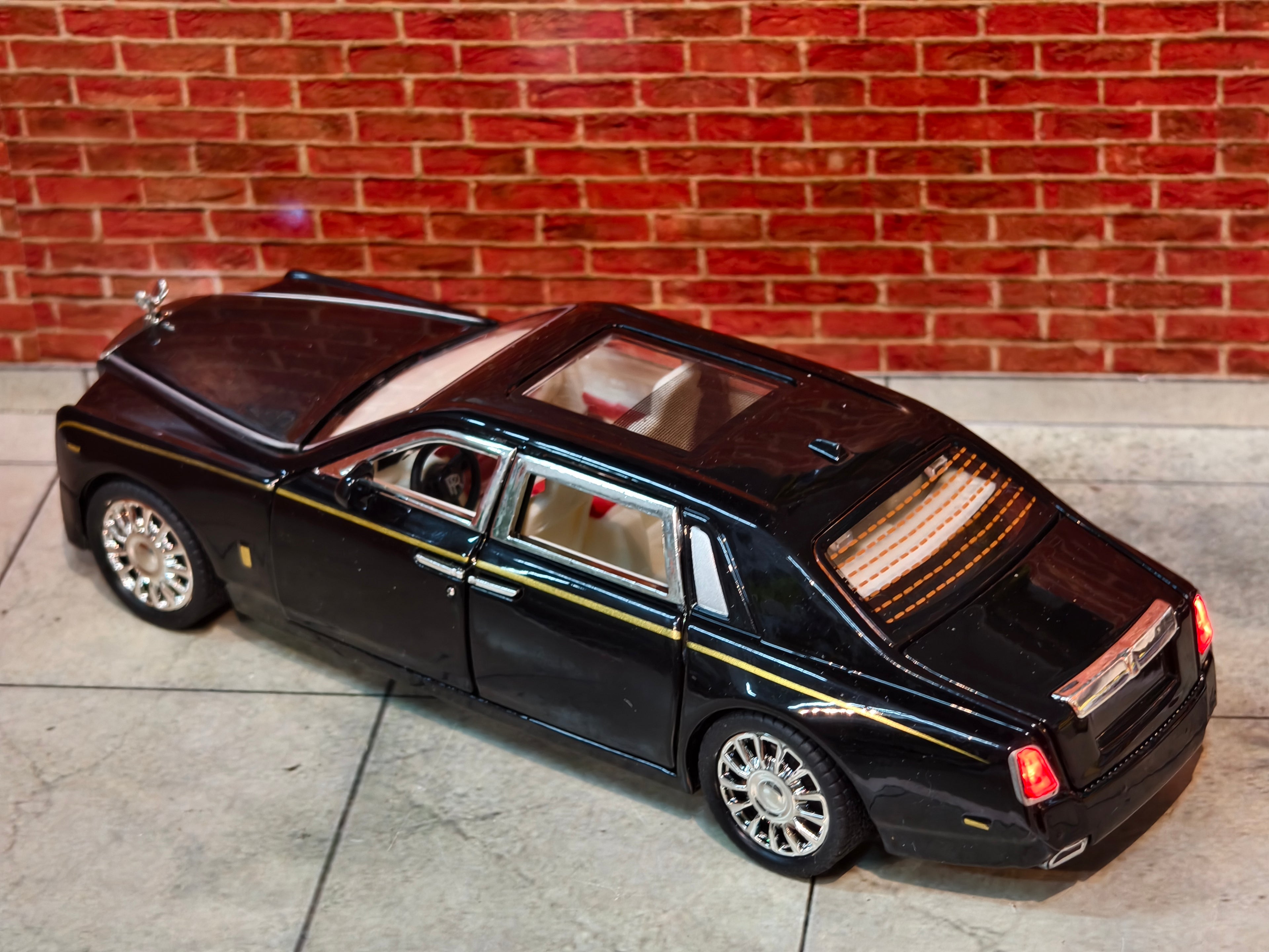 Rolls Royce Phantom VIII 1:32 Scale Premium Detailing