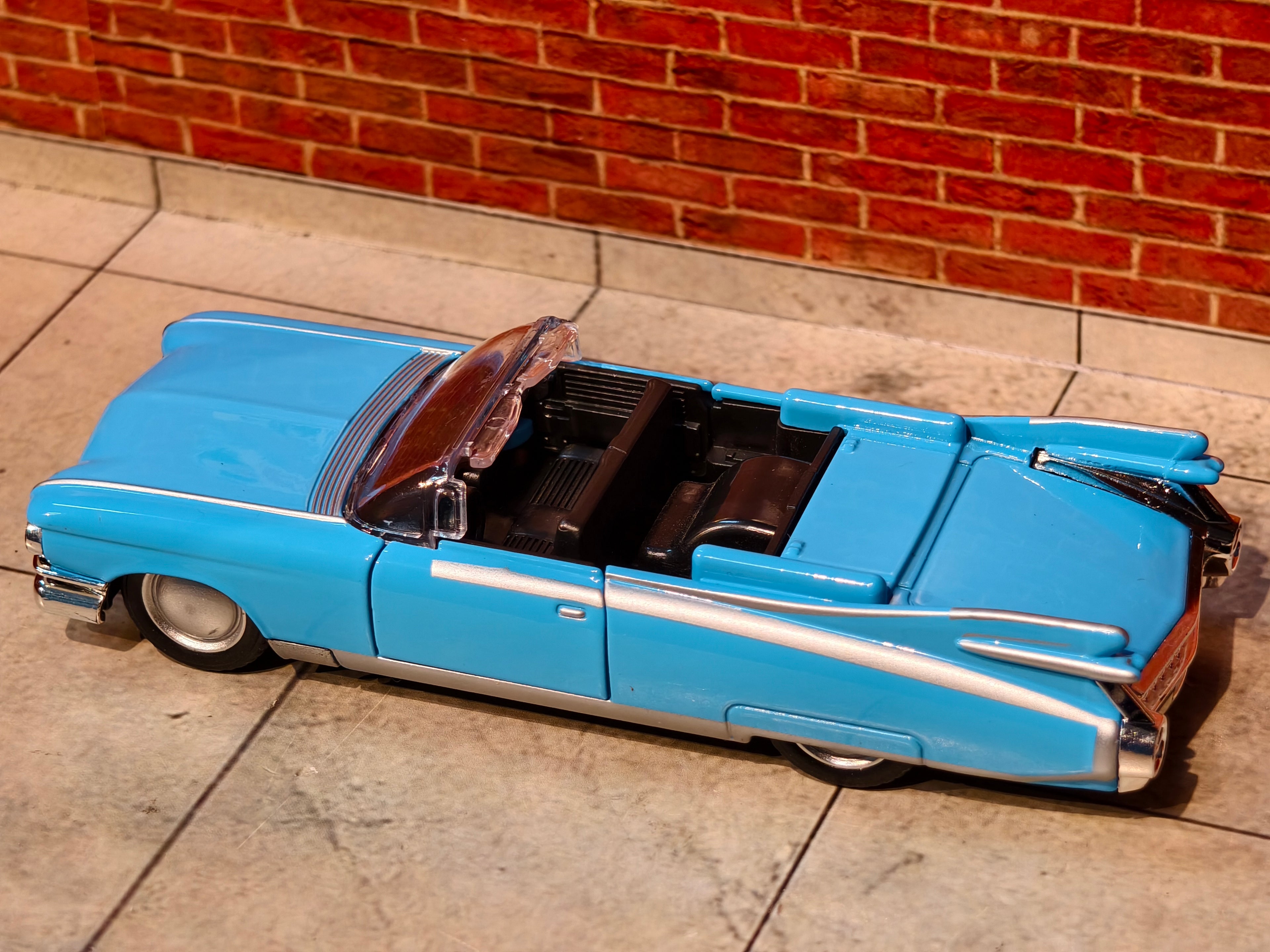 1:36 Scale 1959 Cadillac Eldorado Biarritz Convertible - Vintage Series