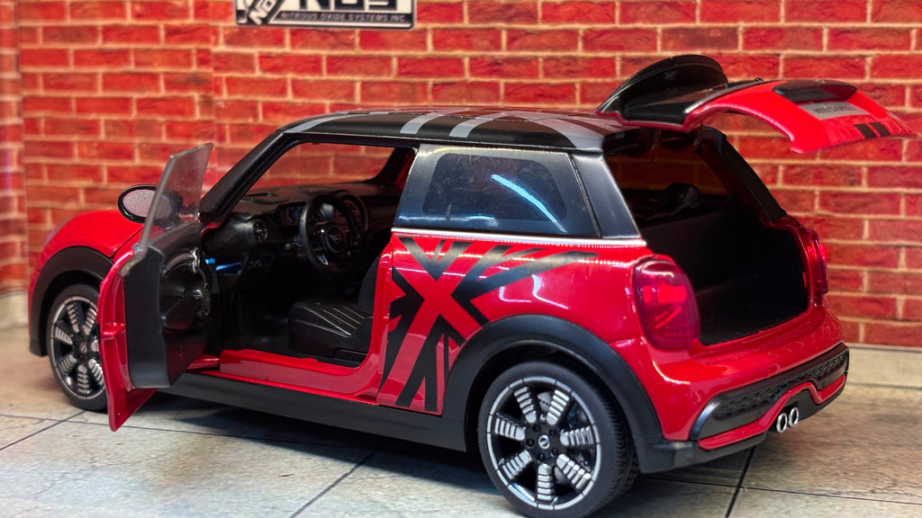 QY Official Licensed Mini Cooper S 1:24 Scale Premium Detailing