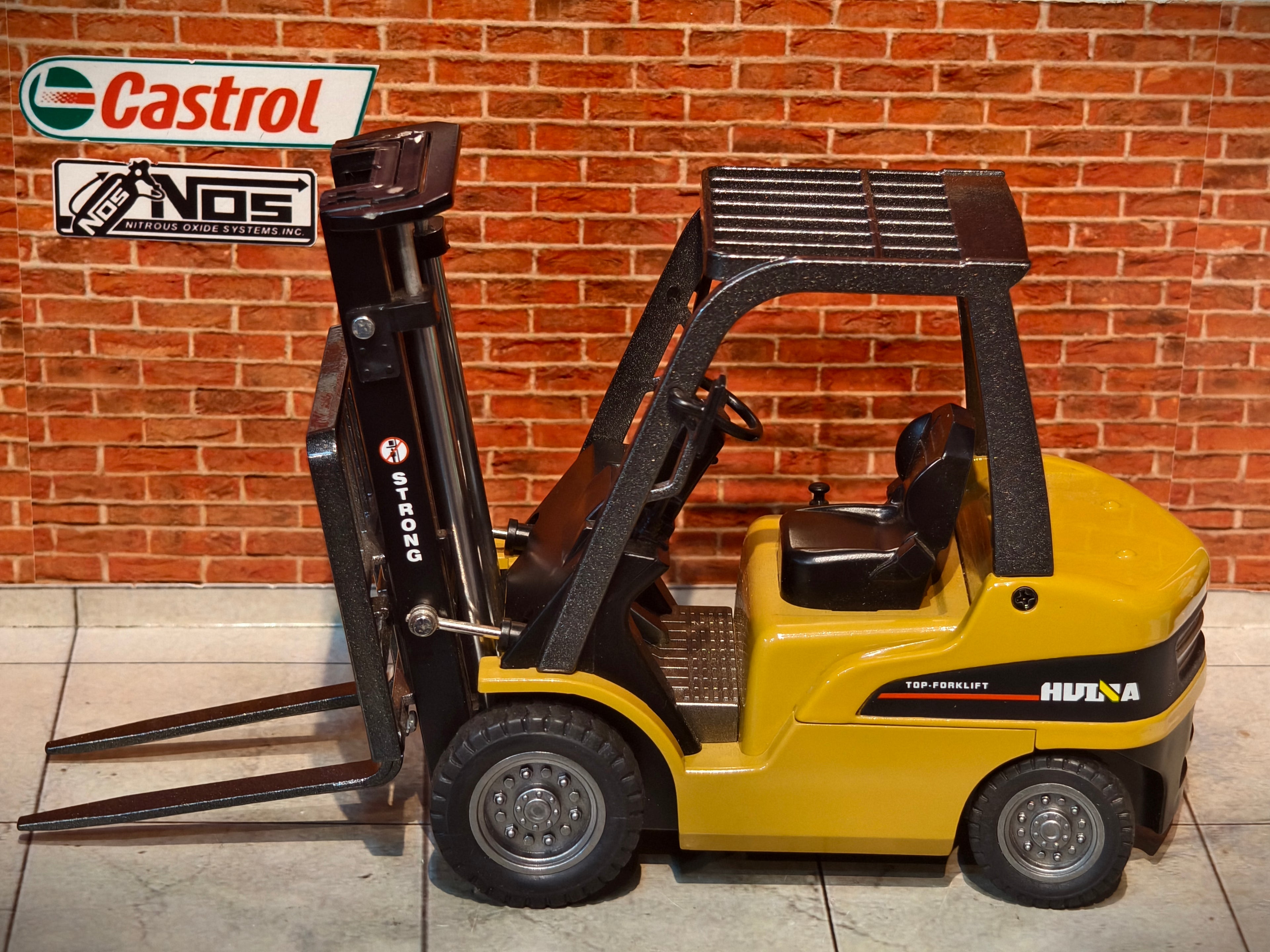 Huina 1717 Forklift 1:50 Scale Heavy Diecast Model
