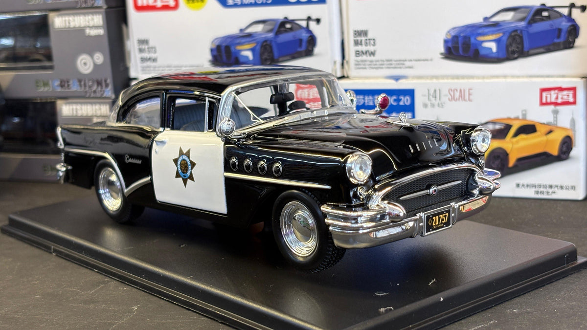 Maisto Official Licensed 1955 Buick Century 1:26 Scale in Acrylic Box