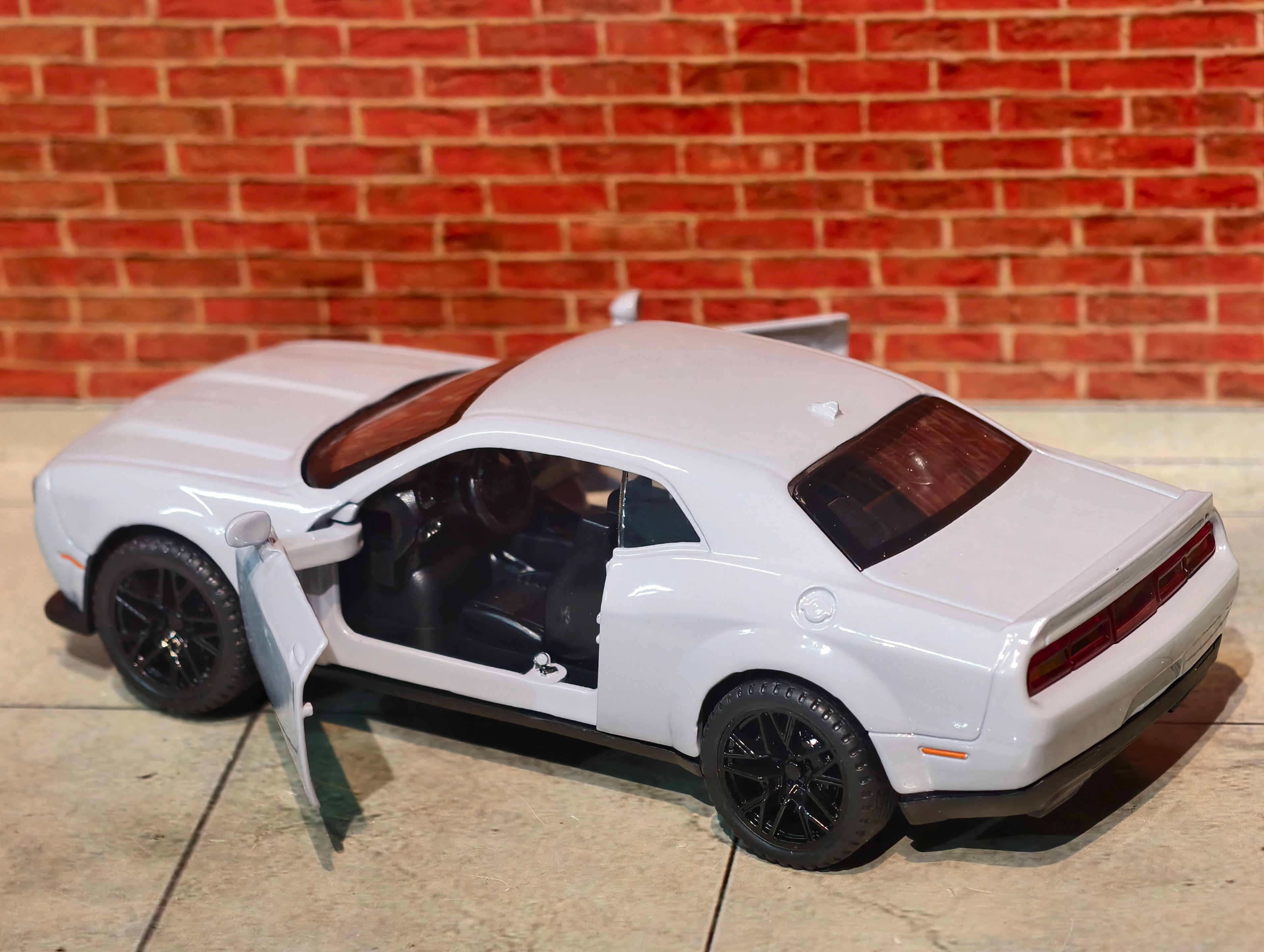 Dodge Challenger 1:32 Box Piece
