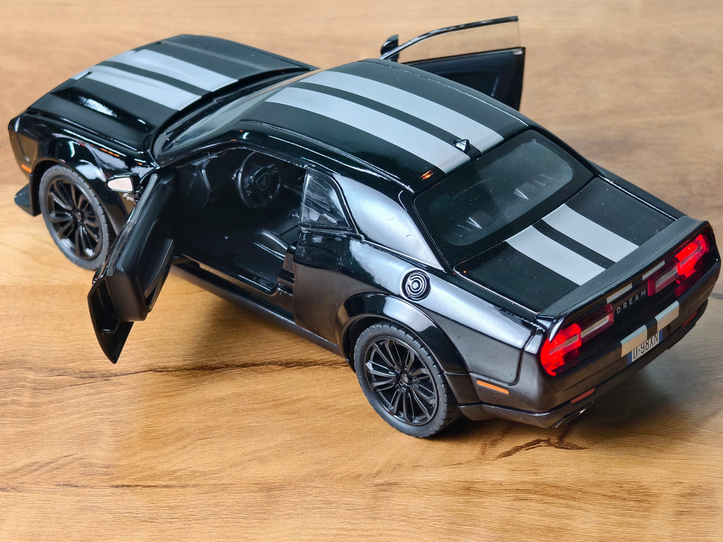 Dodge Challenger SRT 1:24 Scale