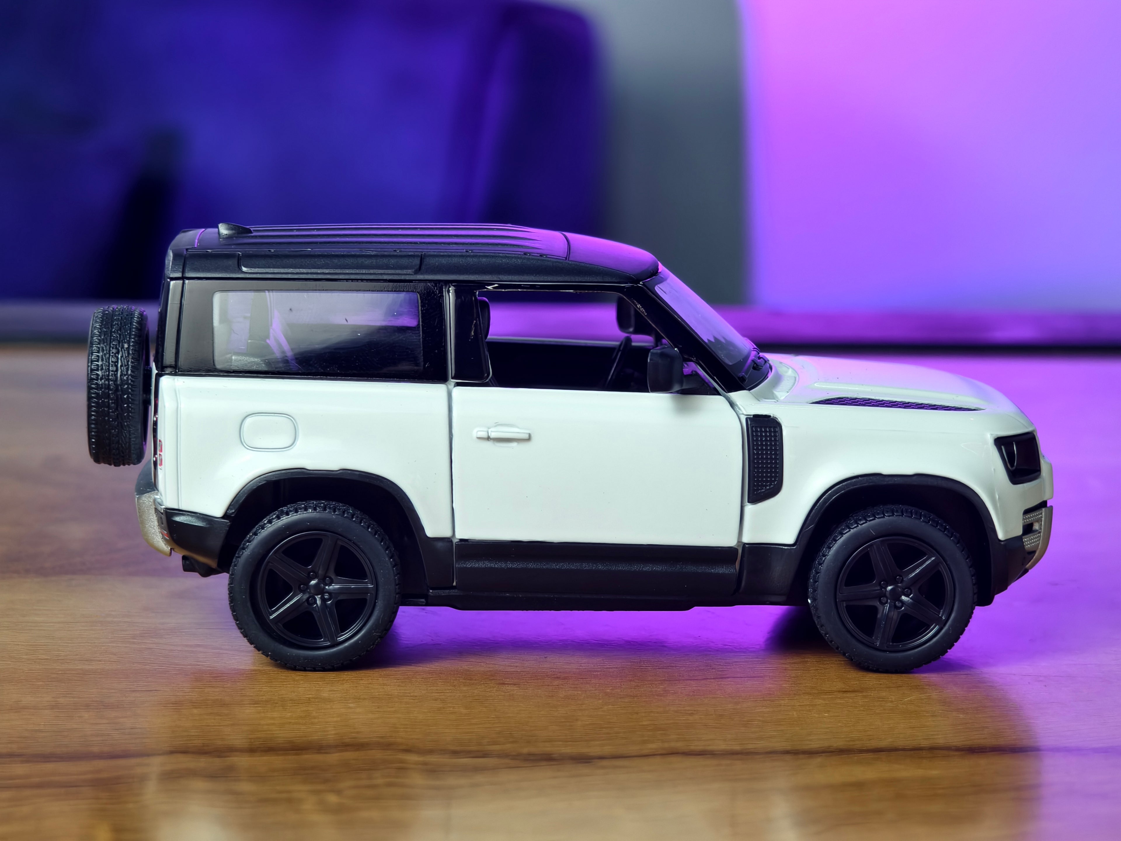 Kinsmart Official Licensed Land Rover Defender 90 – 1:36 Scale Off-Road Diecast