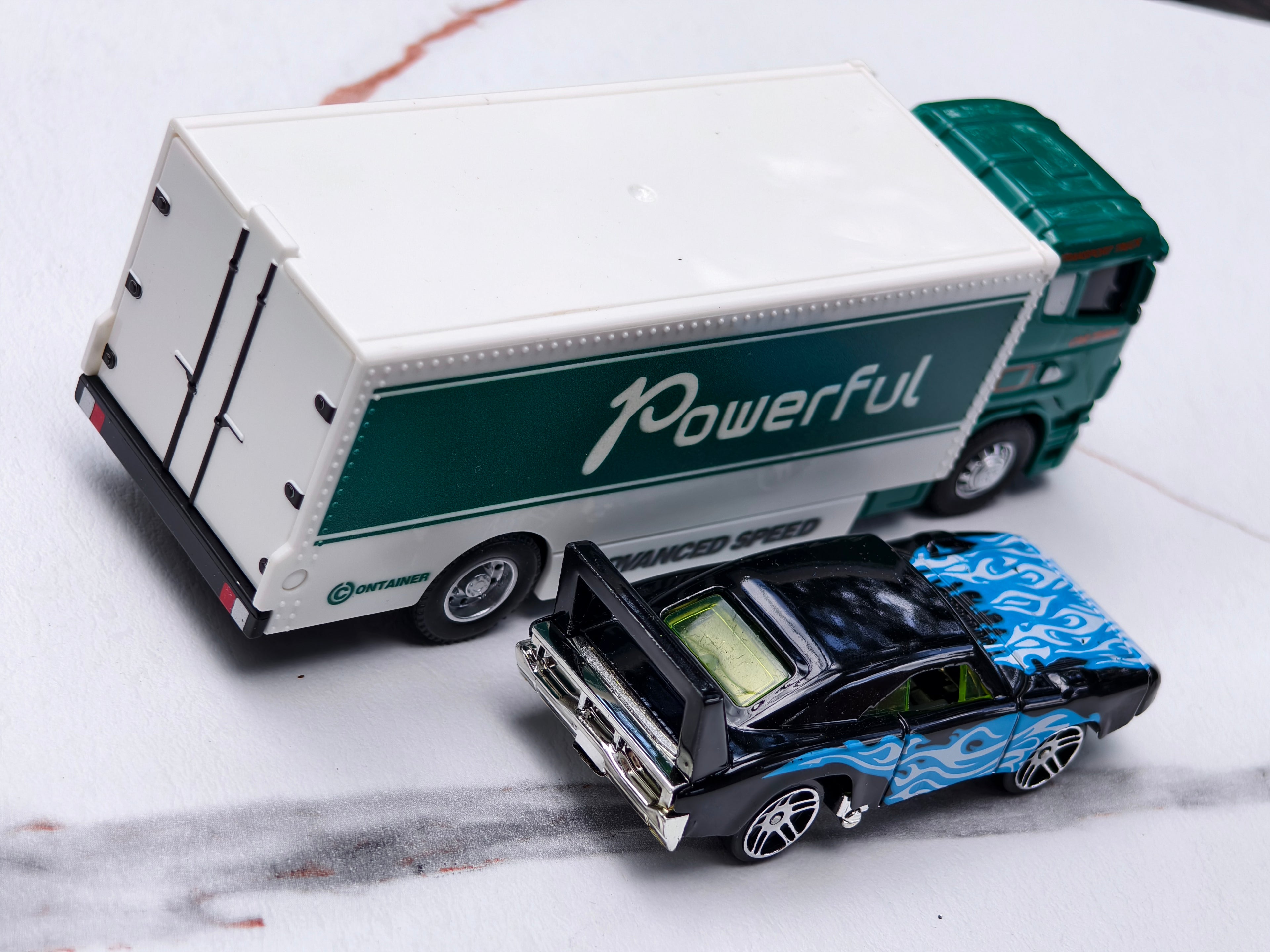 Transport Set 1:64 Green and White with Car