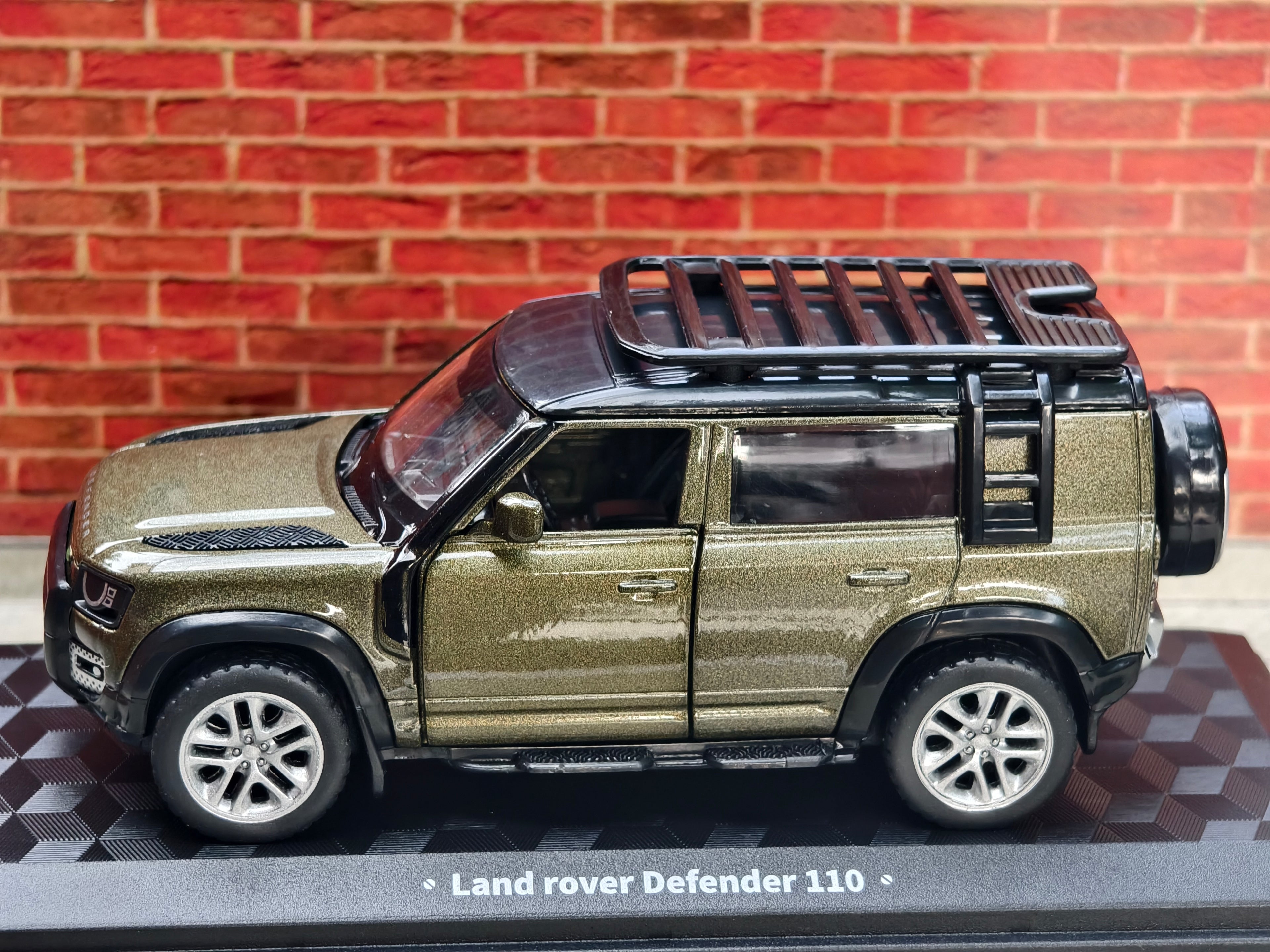 CCA Official Licensed Land Rover Defender 110 1:43 Scale Premium Detailing
