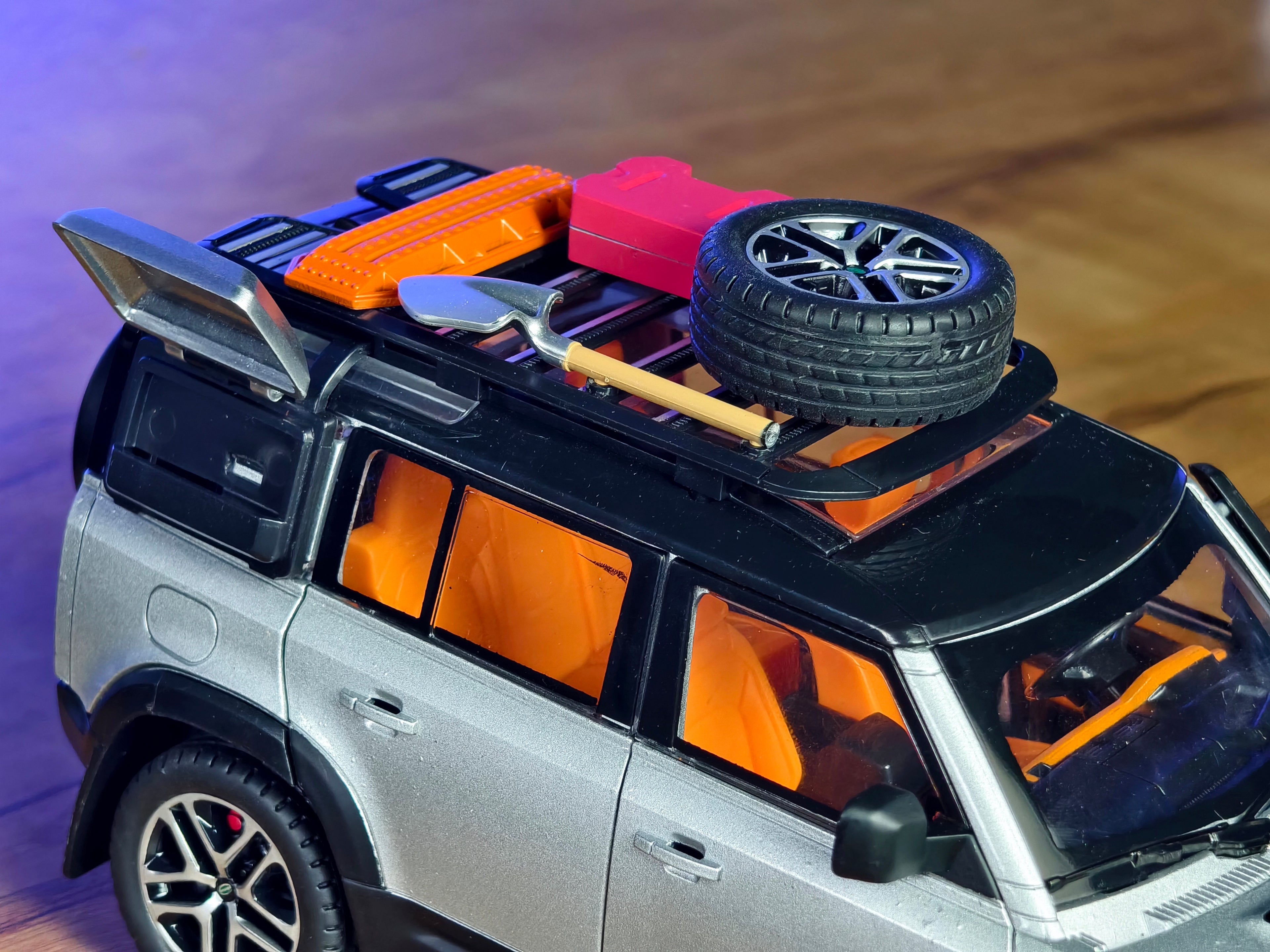 Land Rover Defender 110 Offroad 1:24 Scale