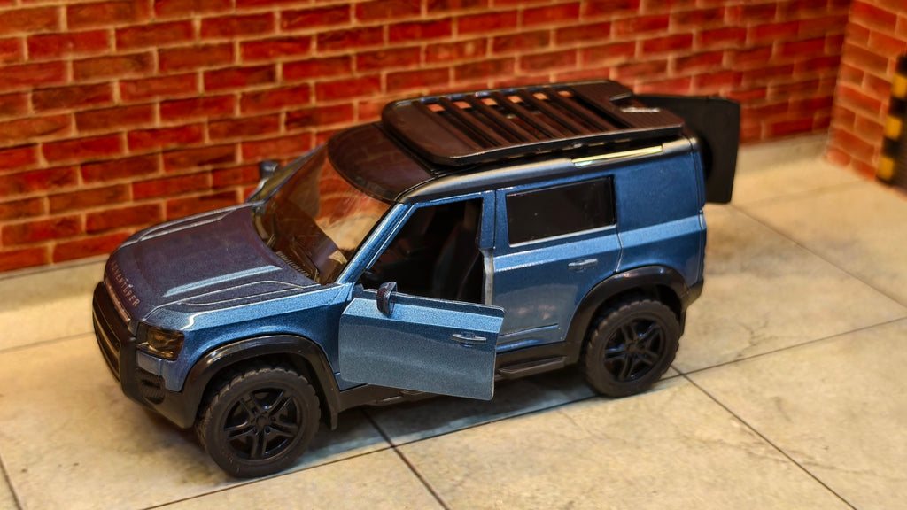 Defender 1:36 Scale 3 door openable