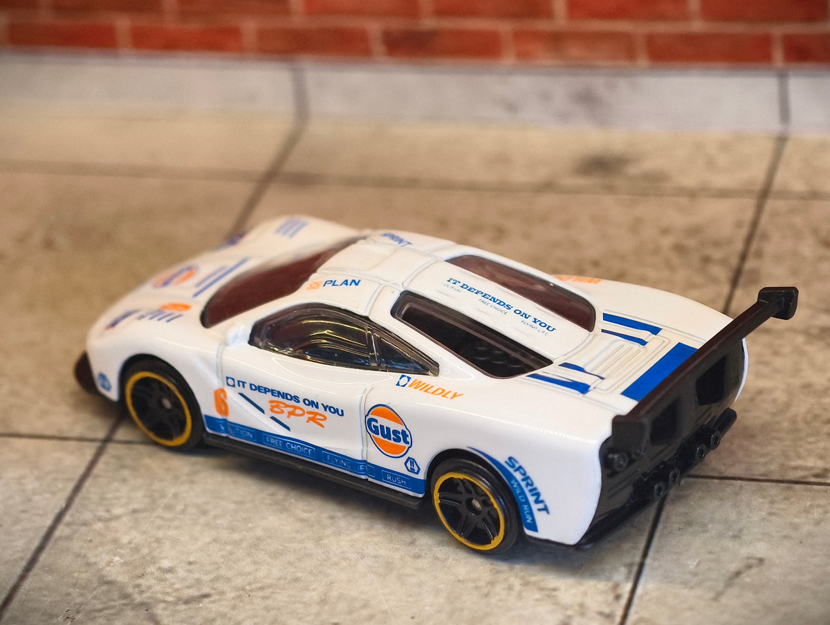 McLaren F1 GTR 1:64 Scale