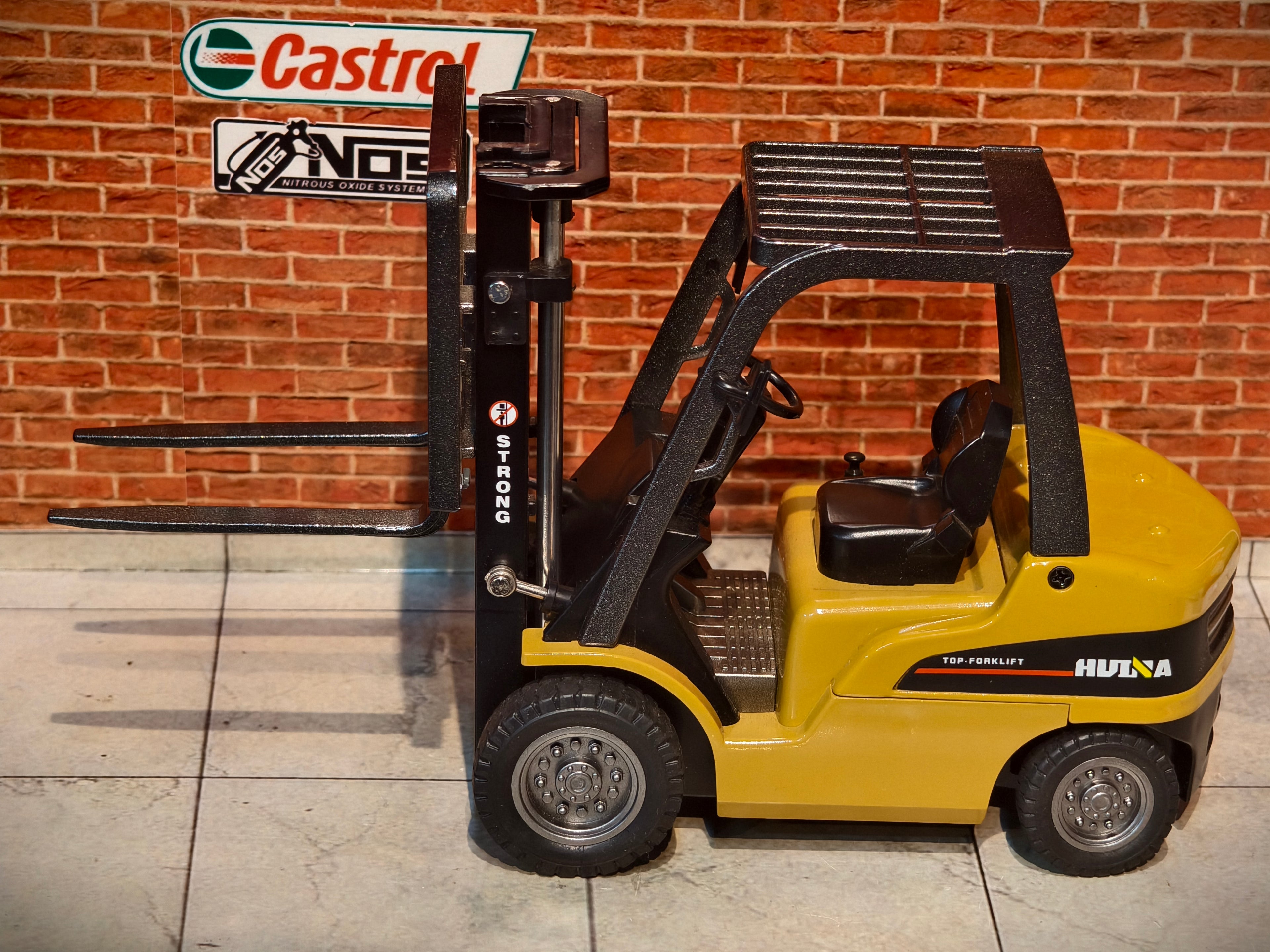 Huina 1717 Forklift 1:50 Scale Heavy Diecast Model