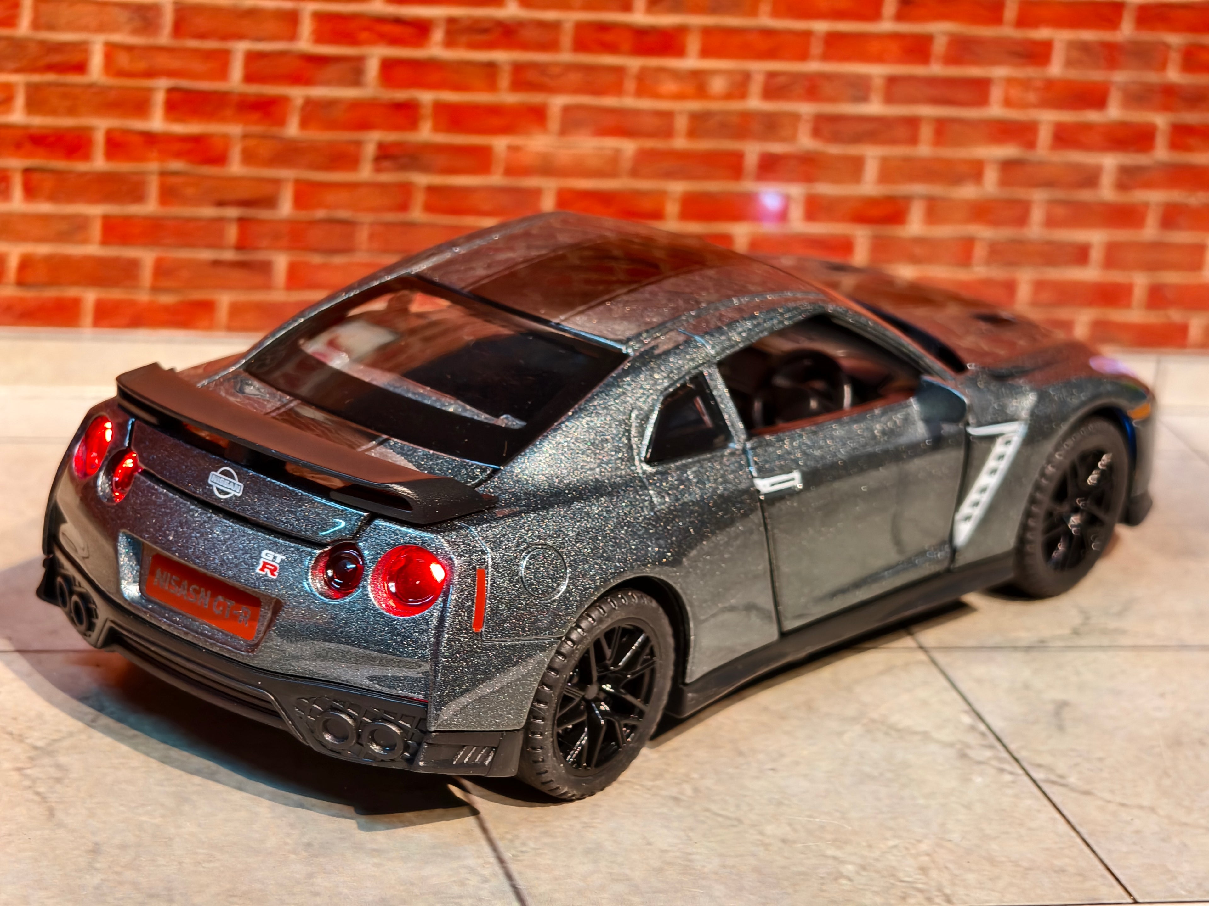 Nissan GTR 1:32 Scale