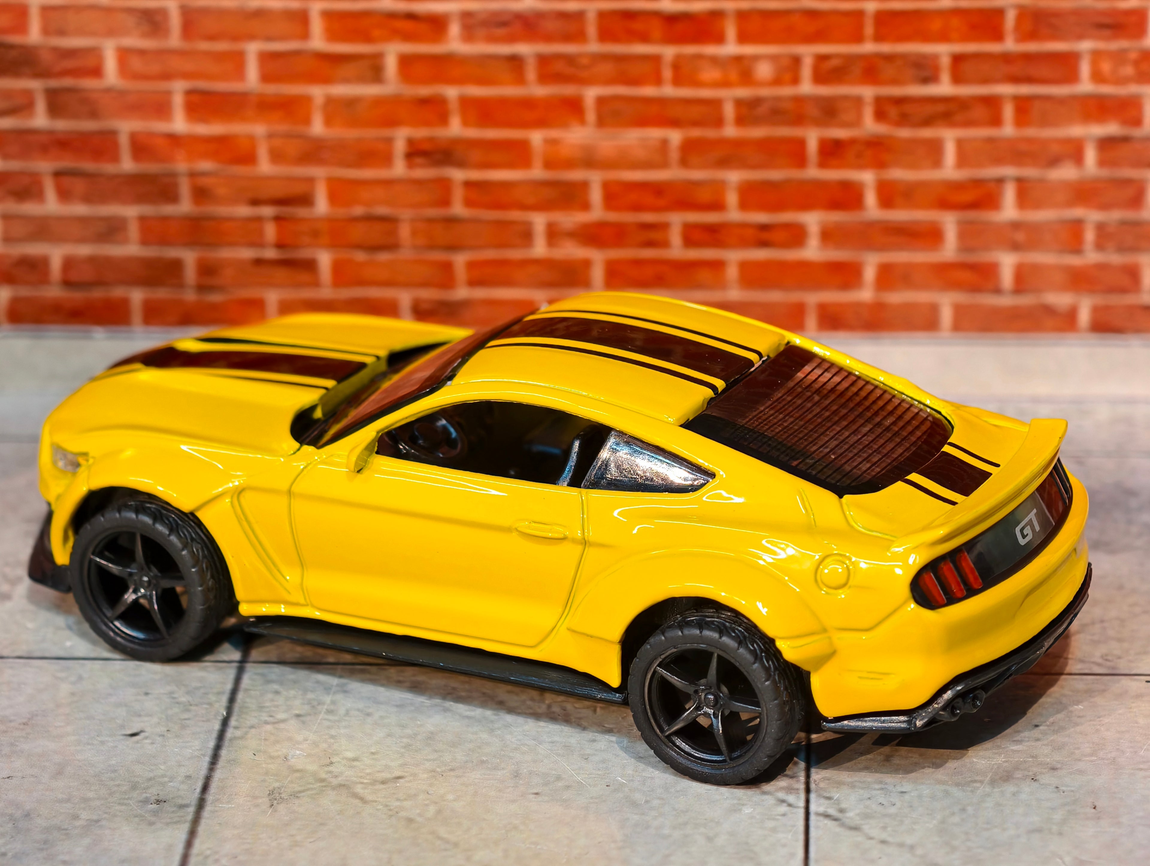 1:36 Scale Hood Openable Cars Premium detailing