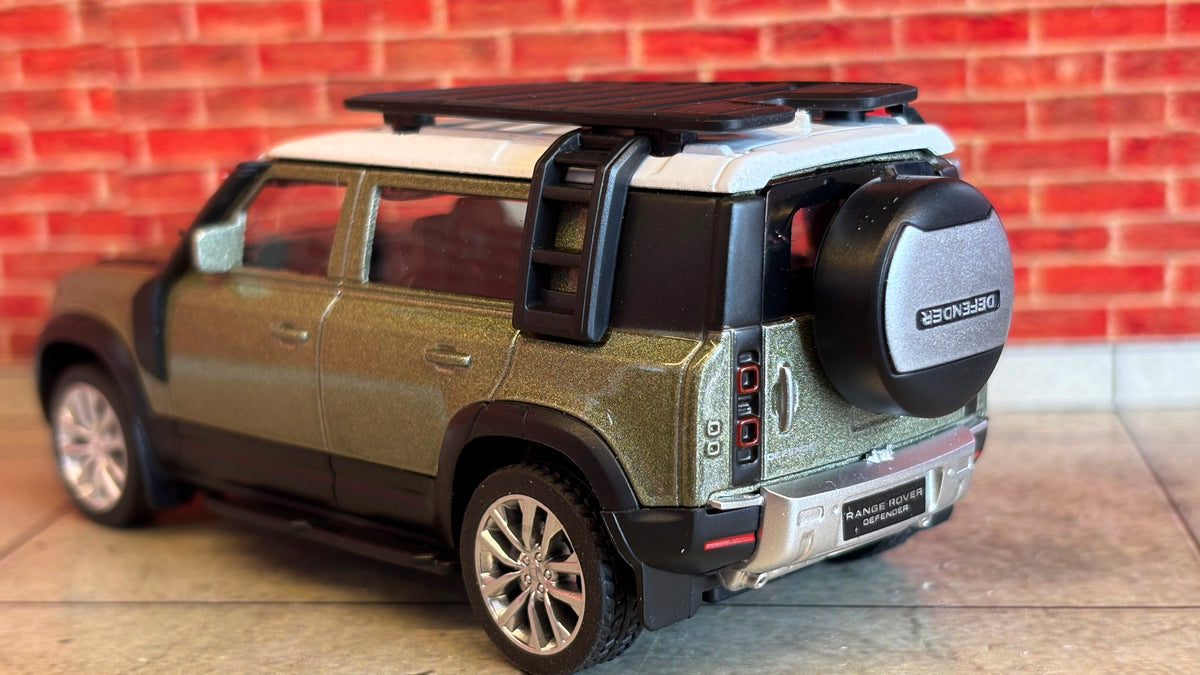 QY Official Licensed Land Rover Defender 110  1:43 Scale Premium Detailing