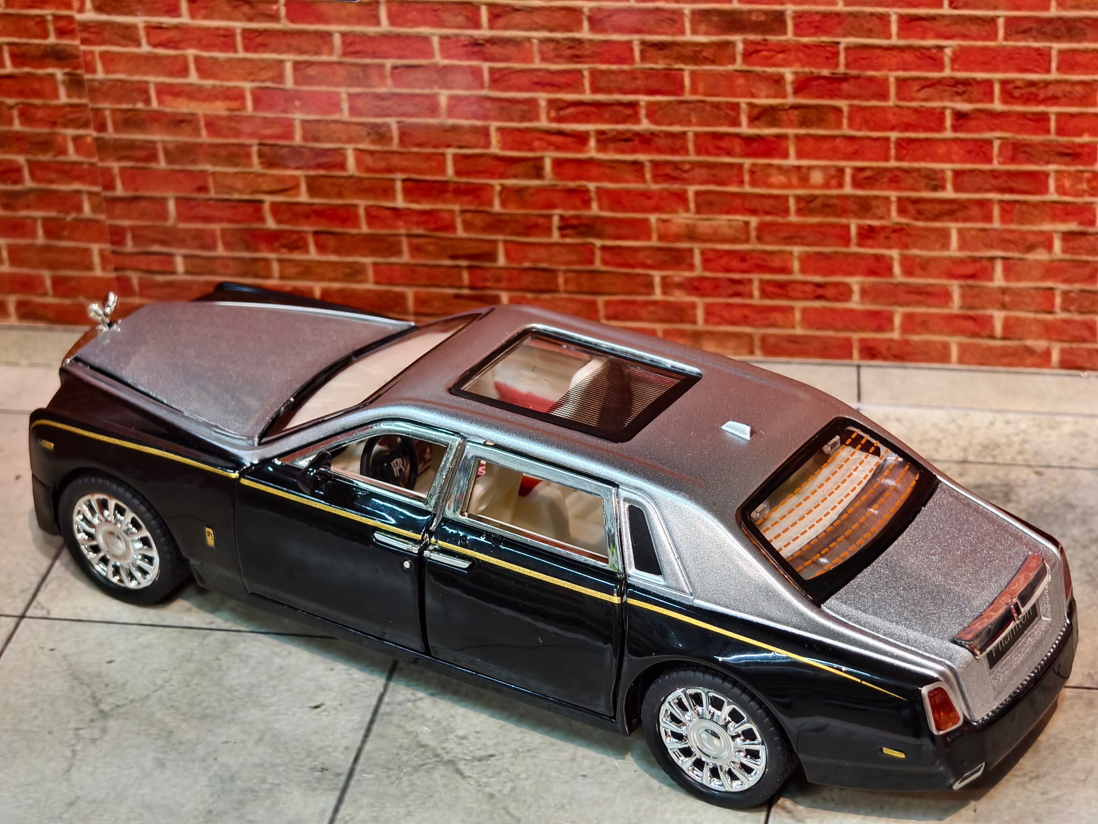Rolls Royce Phantom VIII 1:32 Scale Premium Detailing