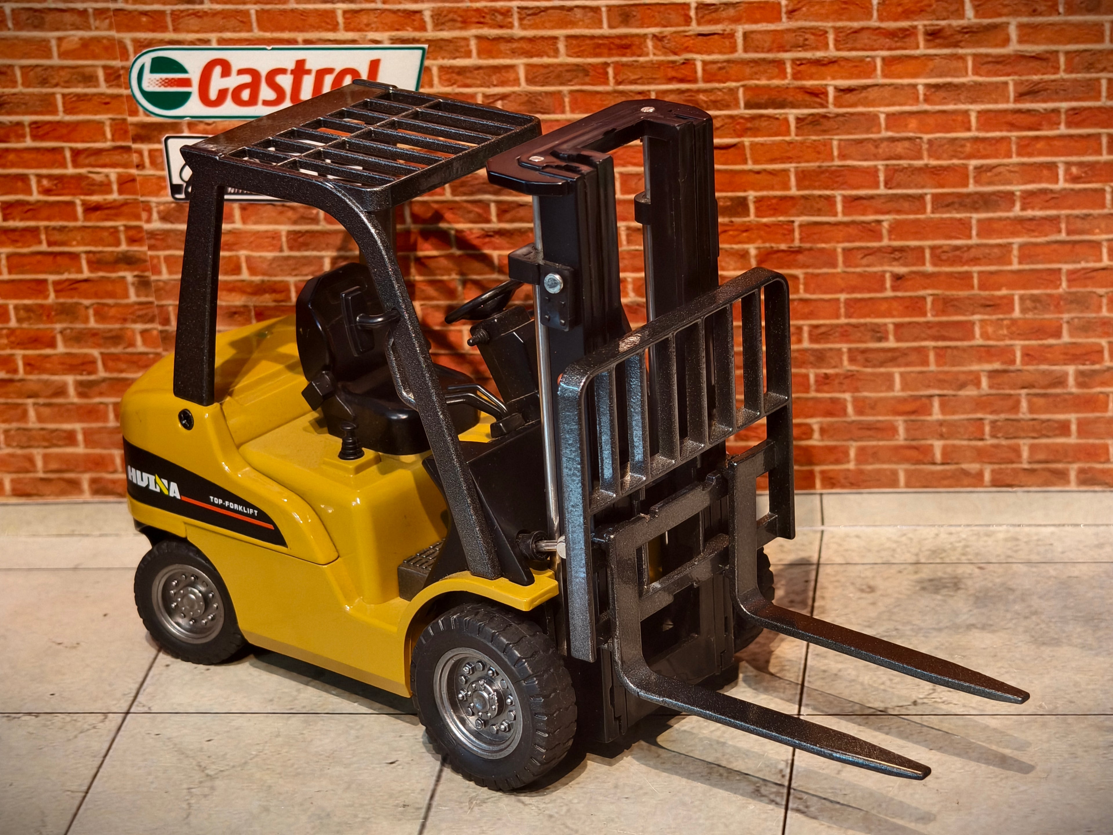 Huina 1717 Forklift 1:50 Scale Heavy Diecast Model
