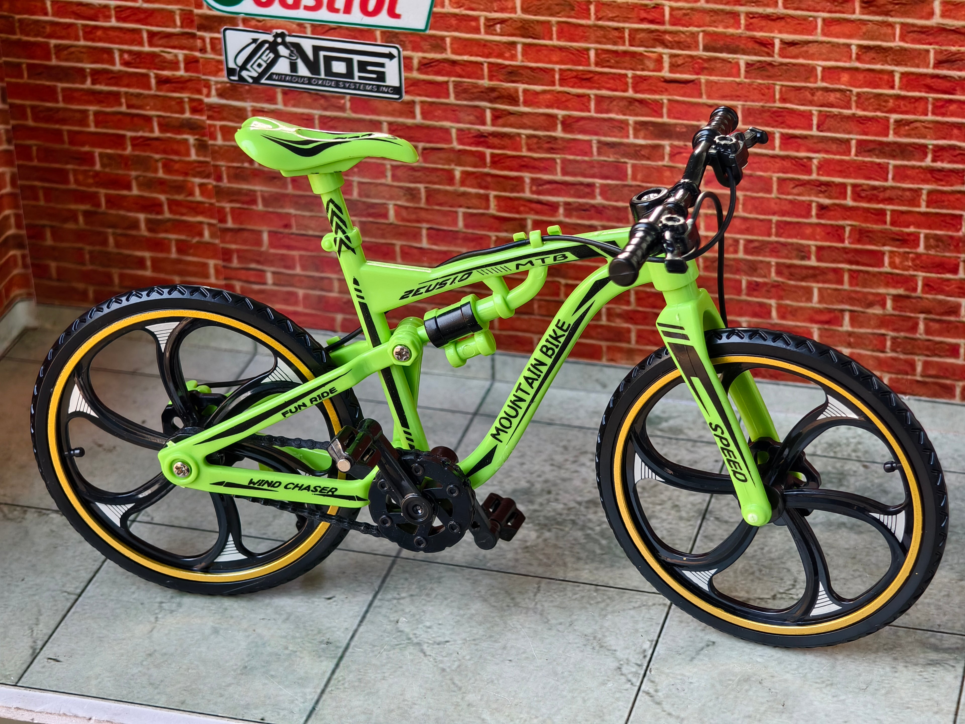 Mountain Bike 1:8 Scale