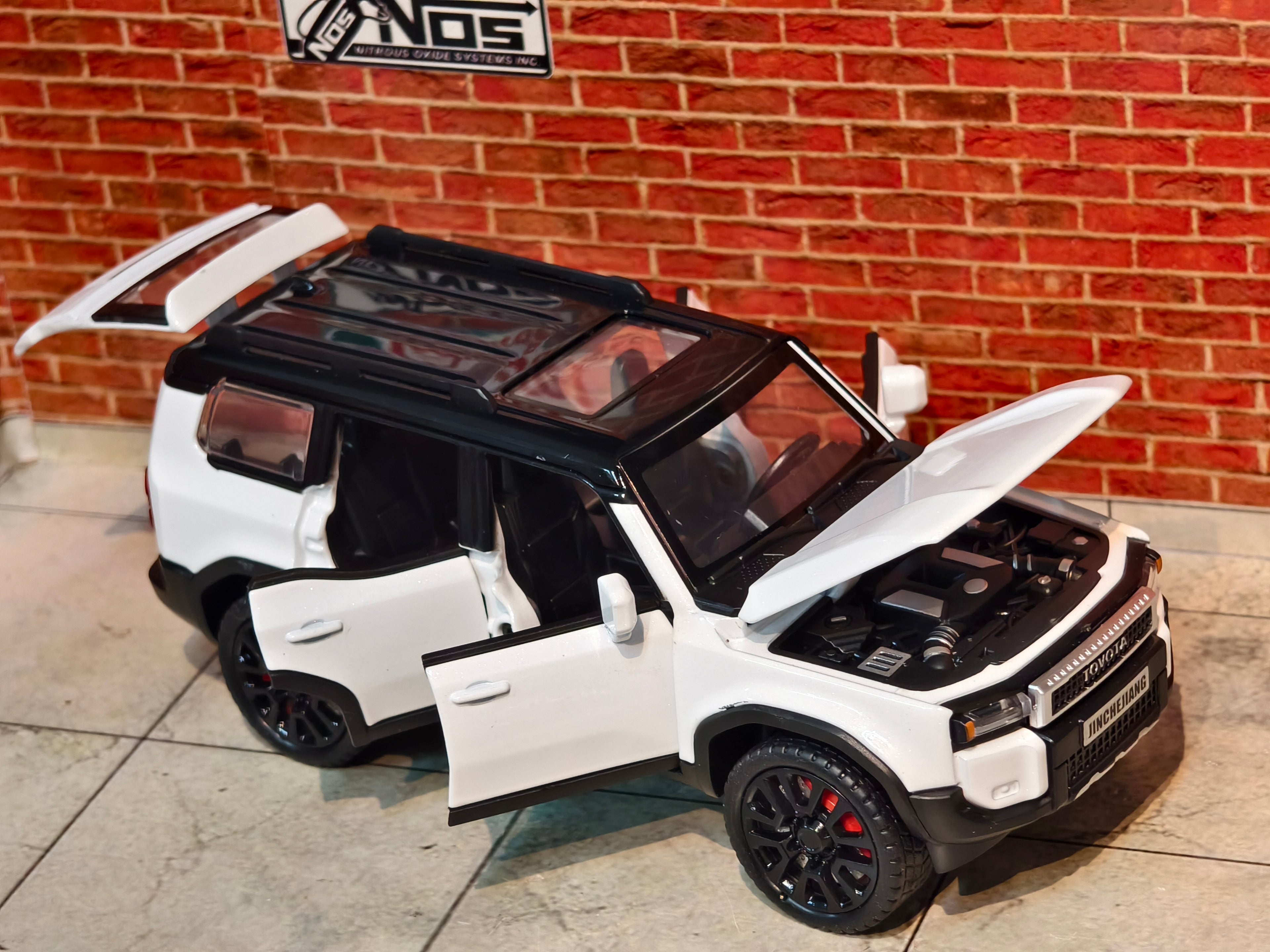 Toyota Land Cruiser Prado 1:32 Scale Premium Detailing