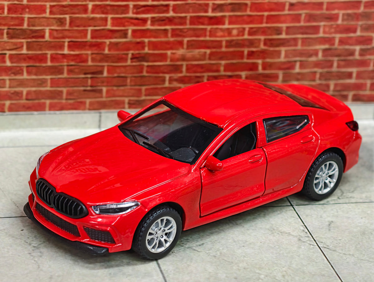 BMW M8 1:32 Scale Premium Detailing
