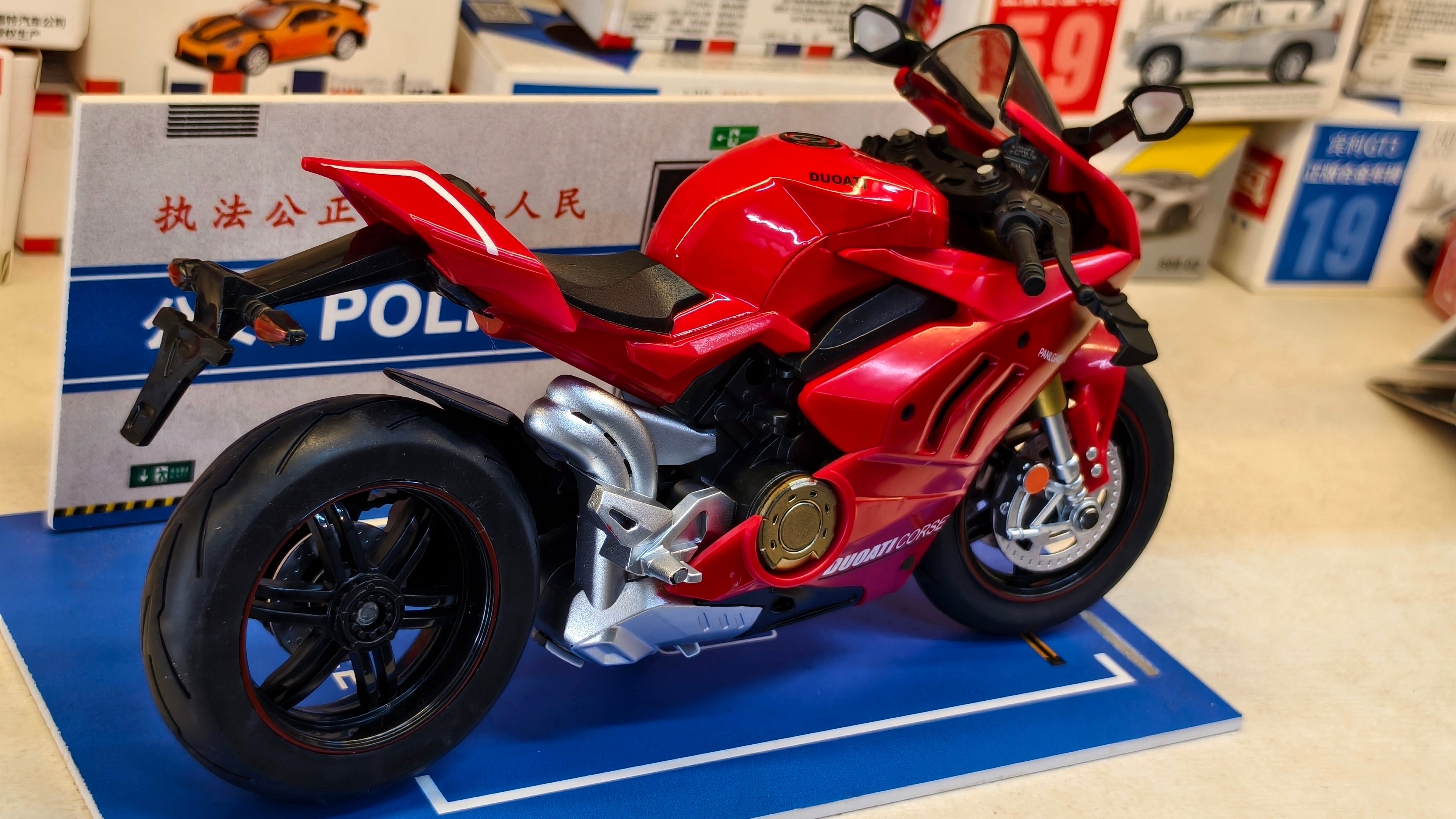 Ducati Panigale V4 S Corse 1:9 Scale