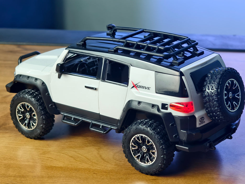 Toyota FJ Cruiser 1:24 Scale Premium Detailing