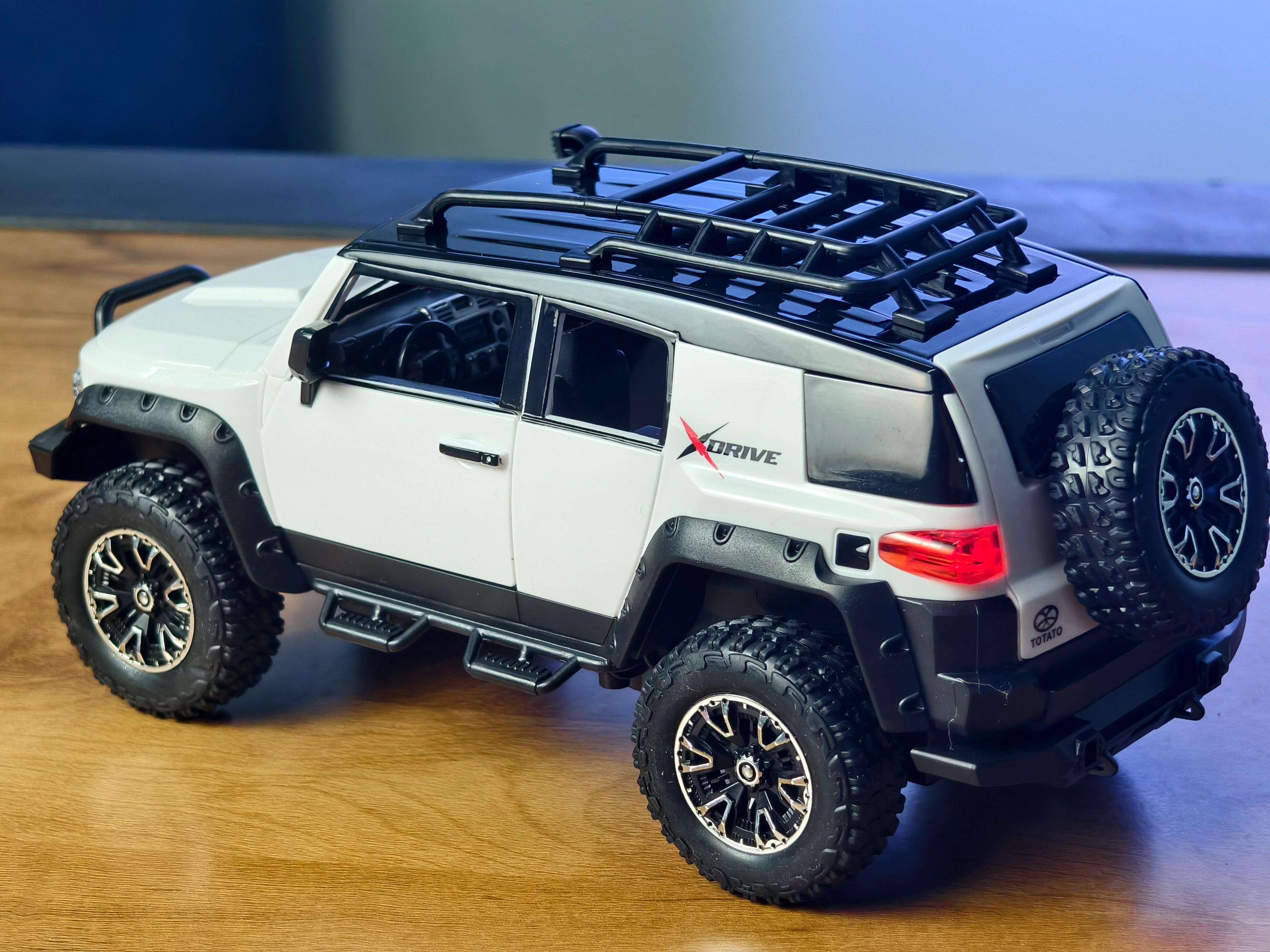 Toyota FJ Cruiser 1:24 Scale Premium Detailing