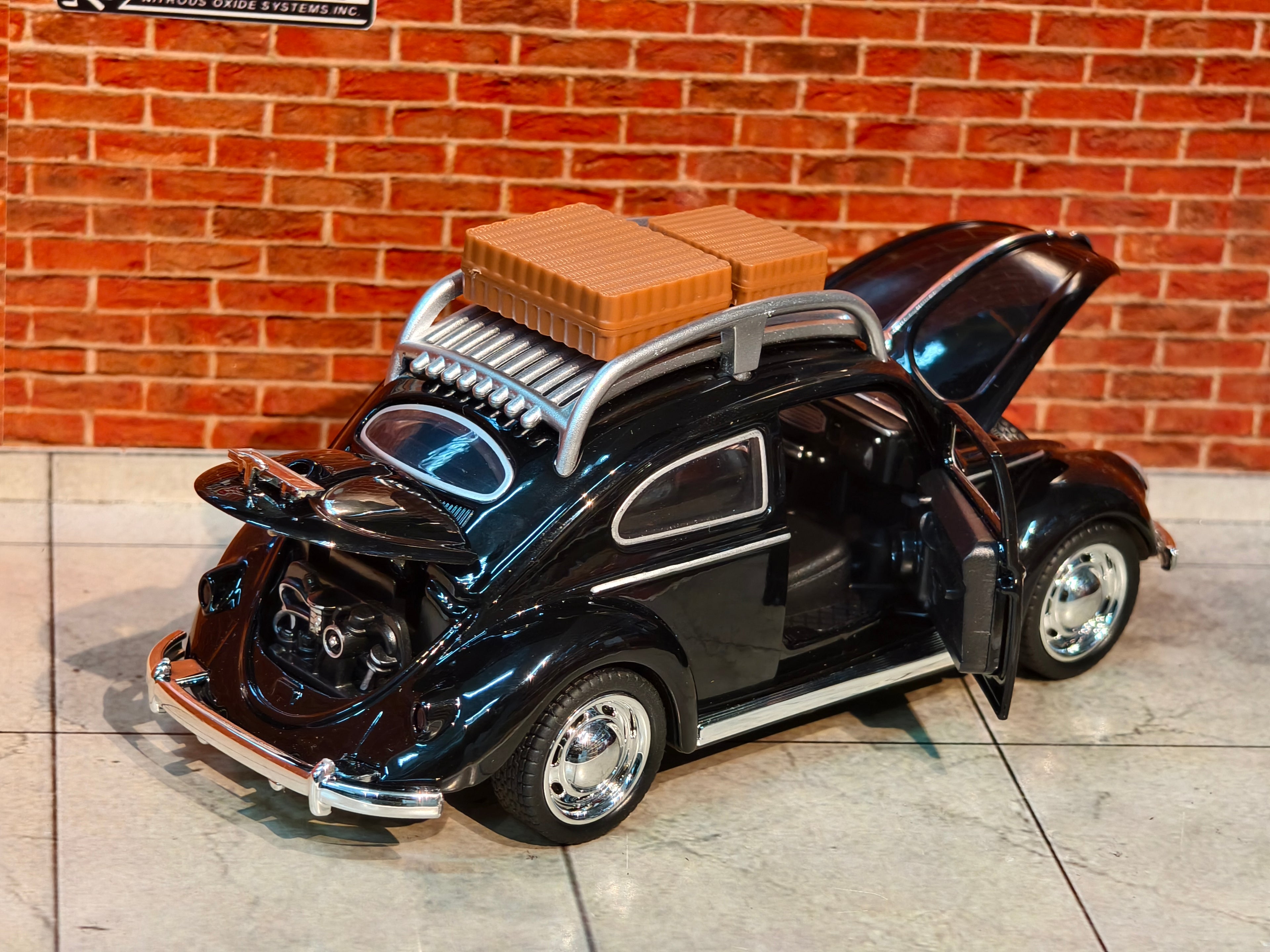 1:32 Classic Volkswagen Beetle Diecast Model Car with Opening Doors & Roof Luggage – Black