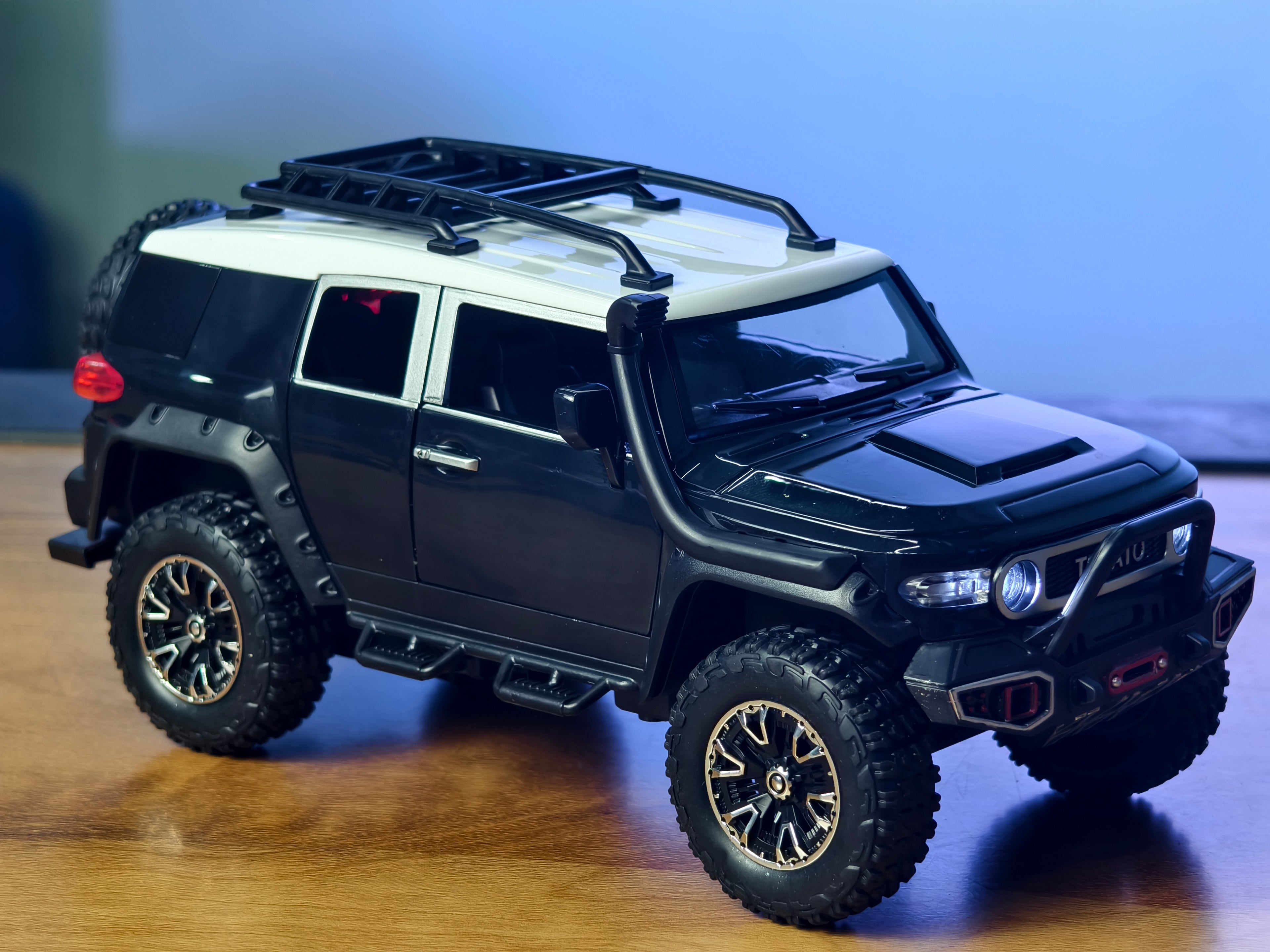 Toyota FJ Cruiser 1:24 Scale Premium Detailing