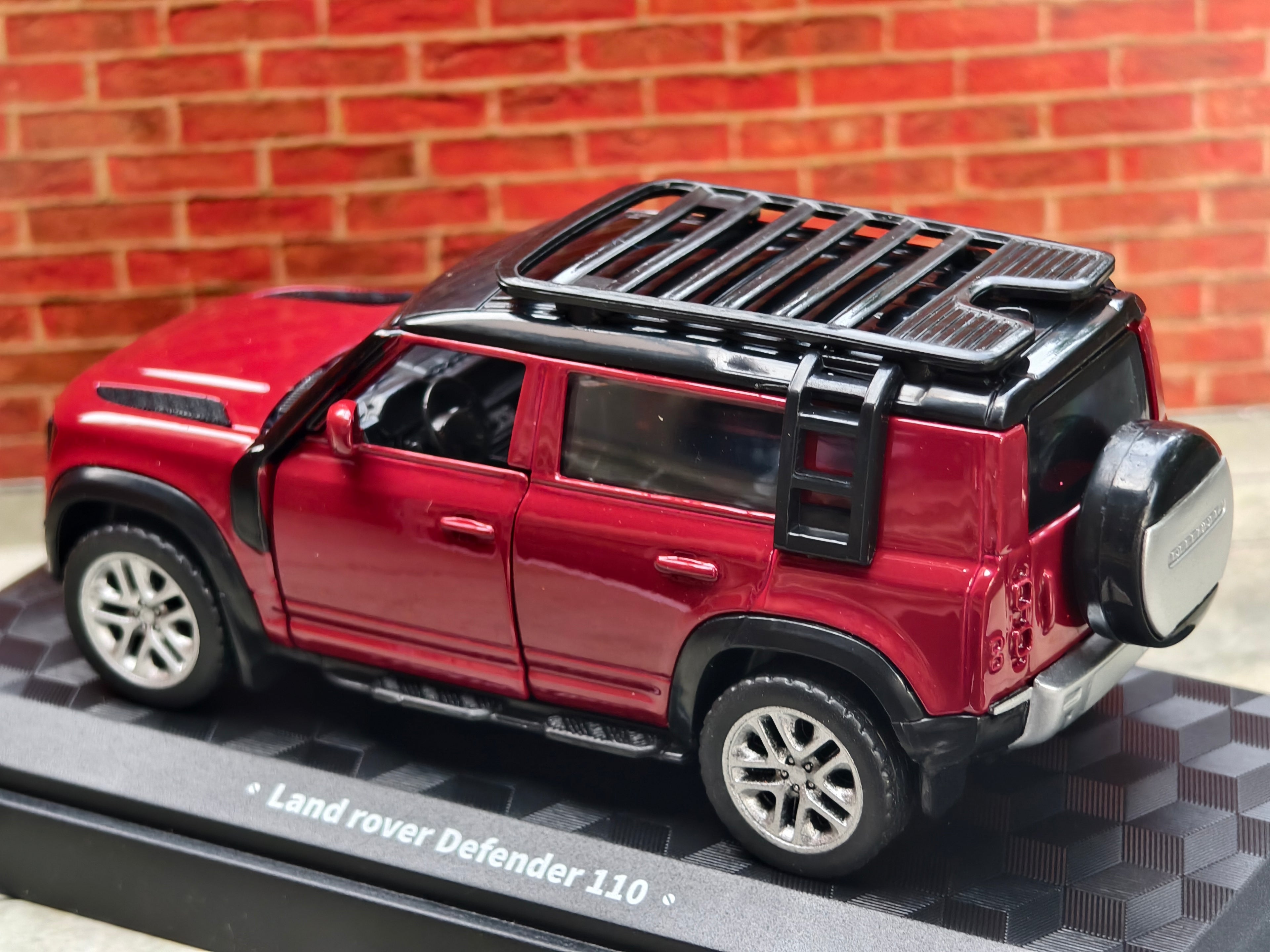 CCA Official Licensed Land Rover Defender 110 1:43 Scale Premium Detailing