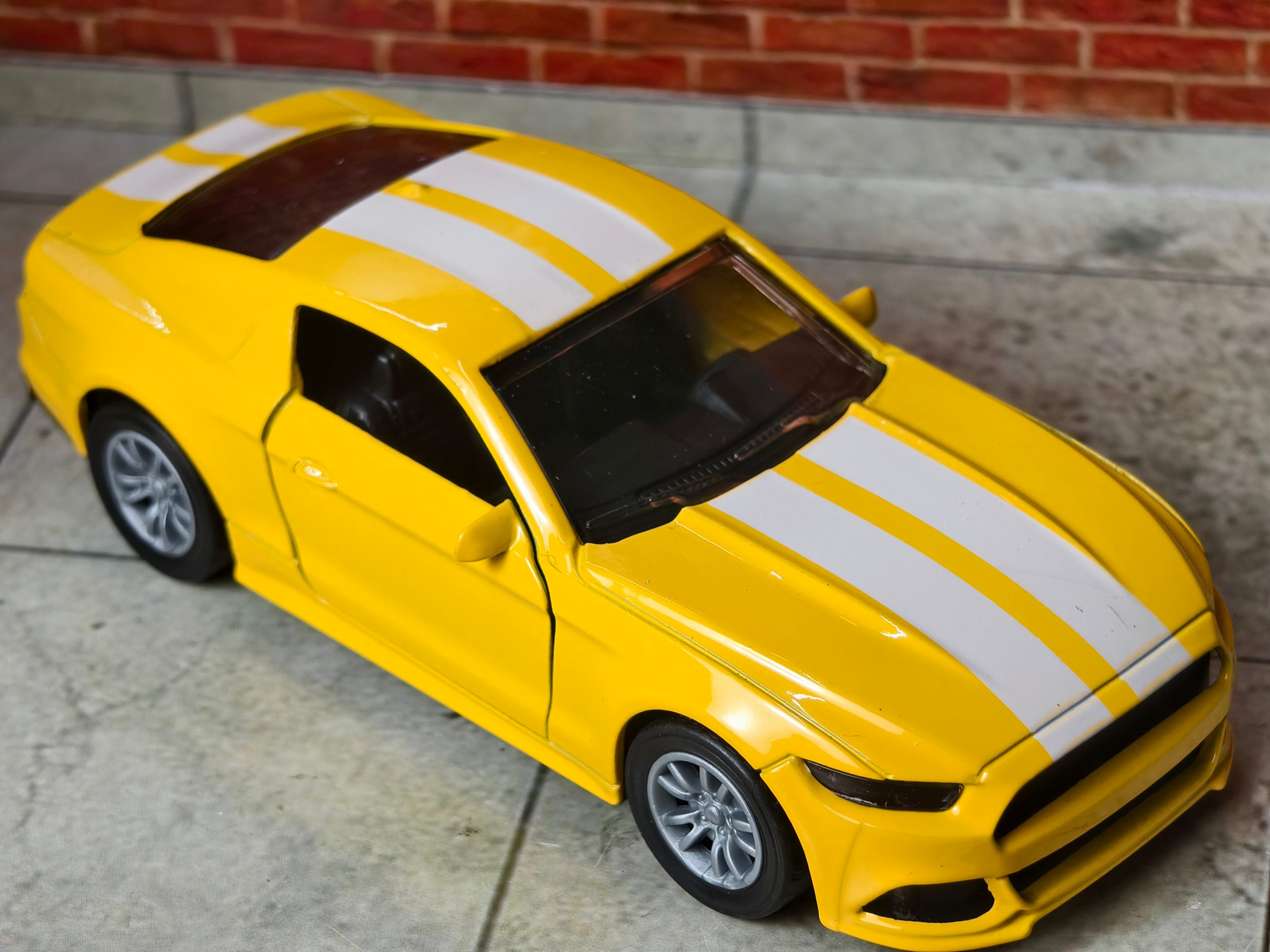 Ford Mustang S550 1:36 Scale