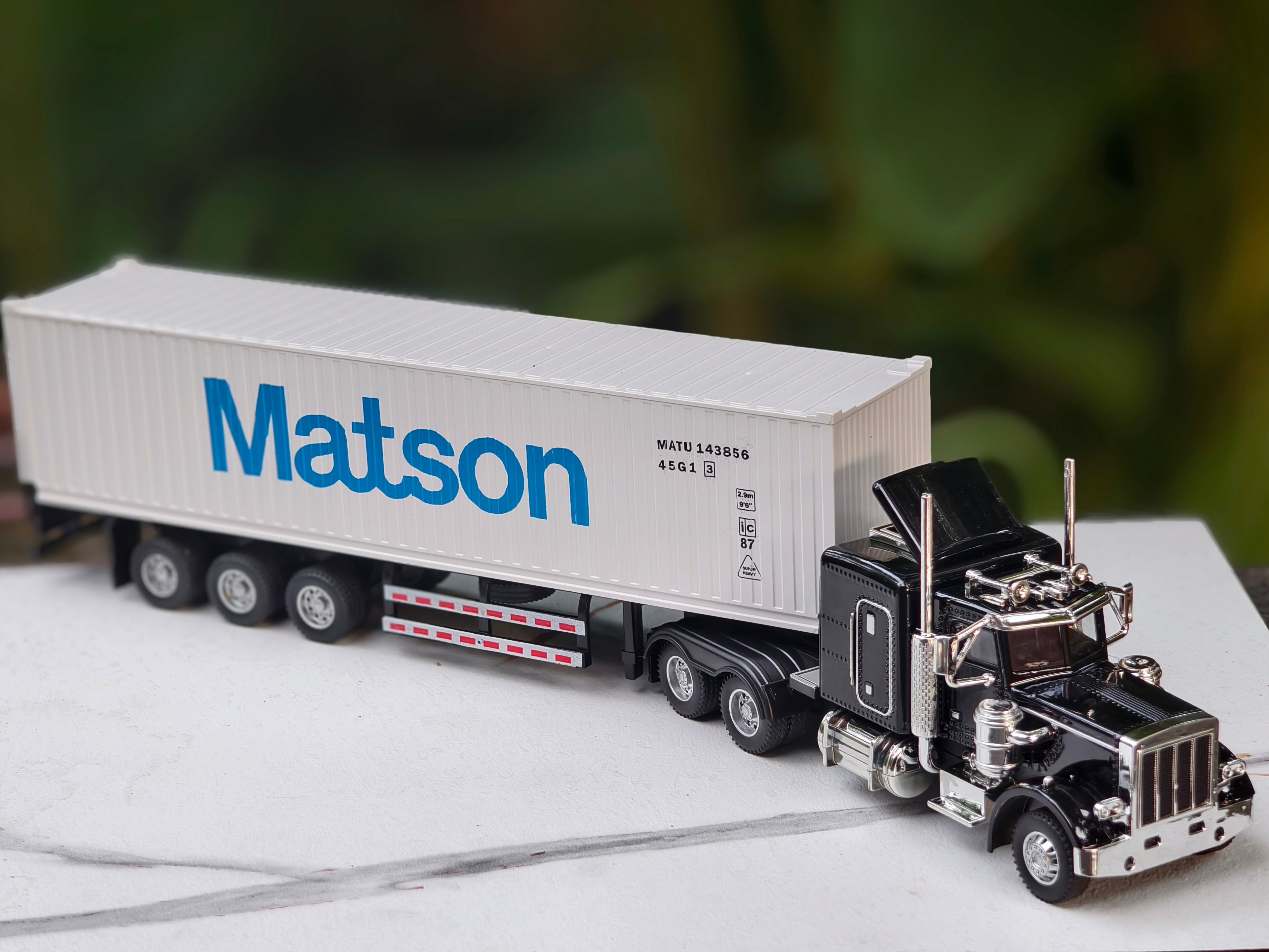 Kenworth W900 Classic American semi-truck (tractor-trailer) Big Size