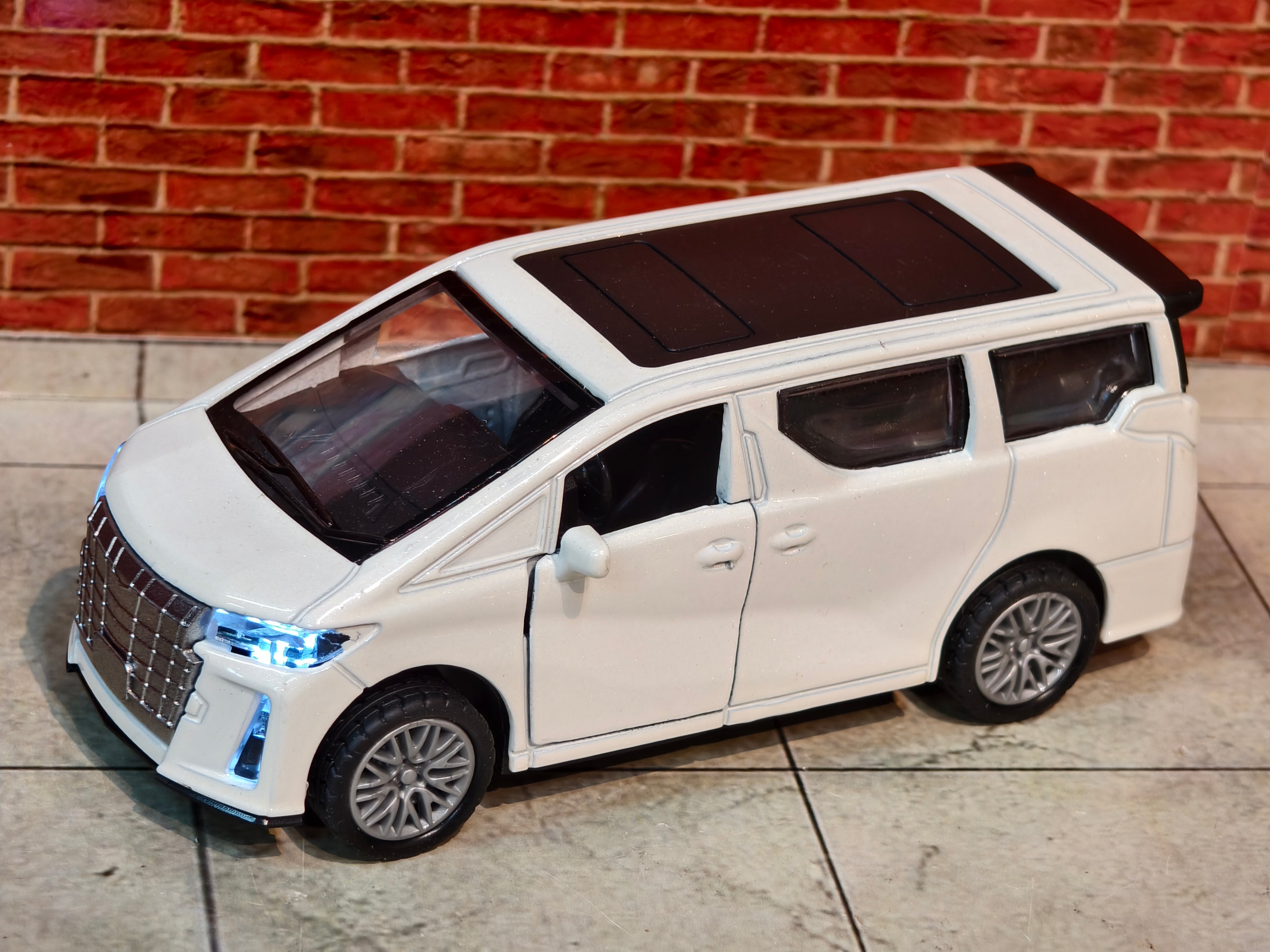 Toyota Vellfire 1:36 Scale with light Sound Simulation