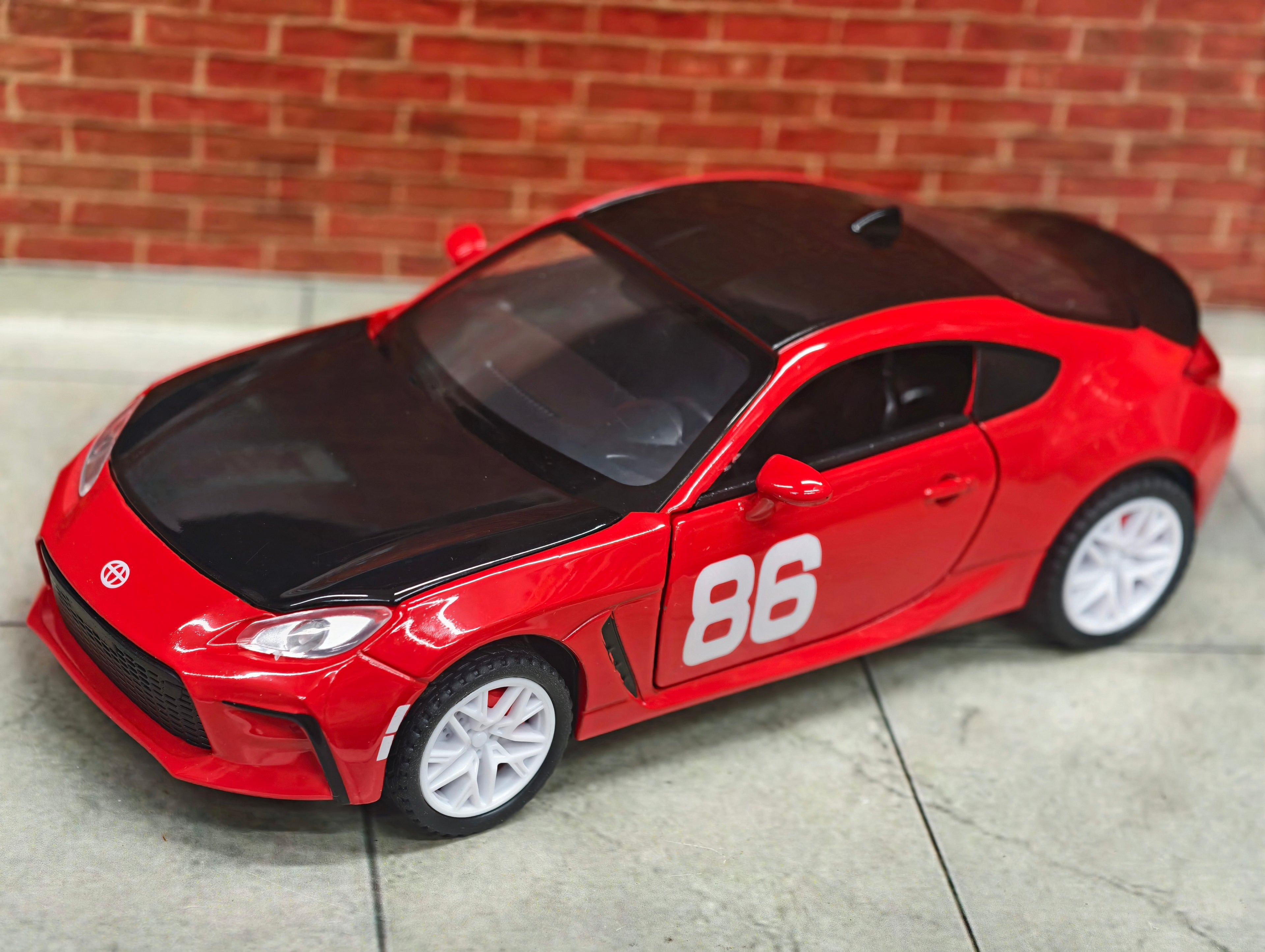 Toyota GR86 1:32 Scale Premium Detailing