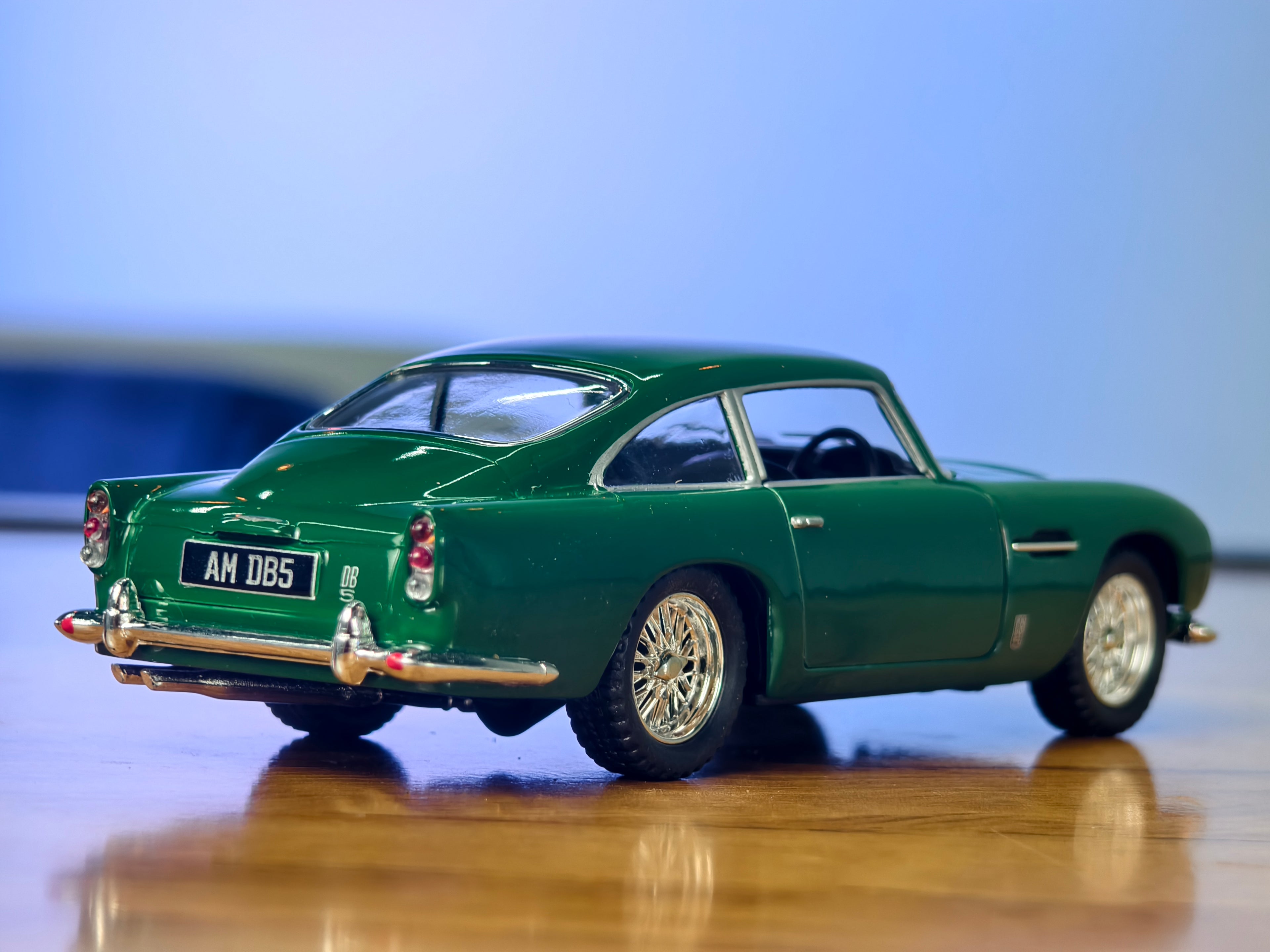 Kinsmart Official Licensed Aston Martin DB5 1:38 Scale Classic Car