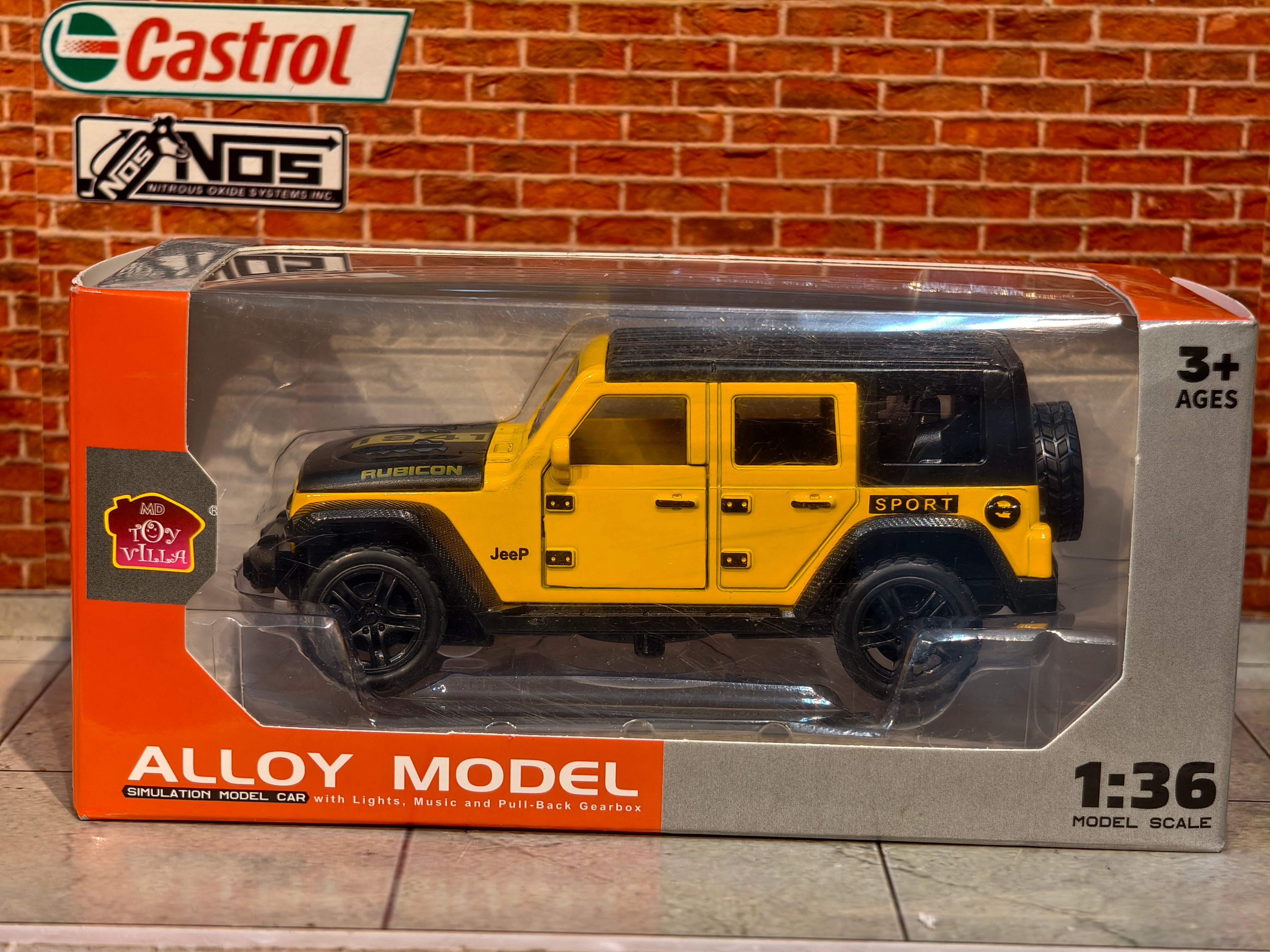 Jeep Wrangler Rubicon 4 Doors Openable 1:36 Scale with Light and Sound
