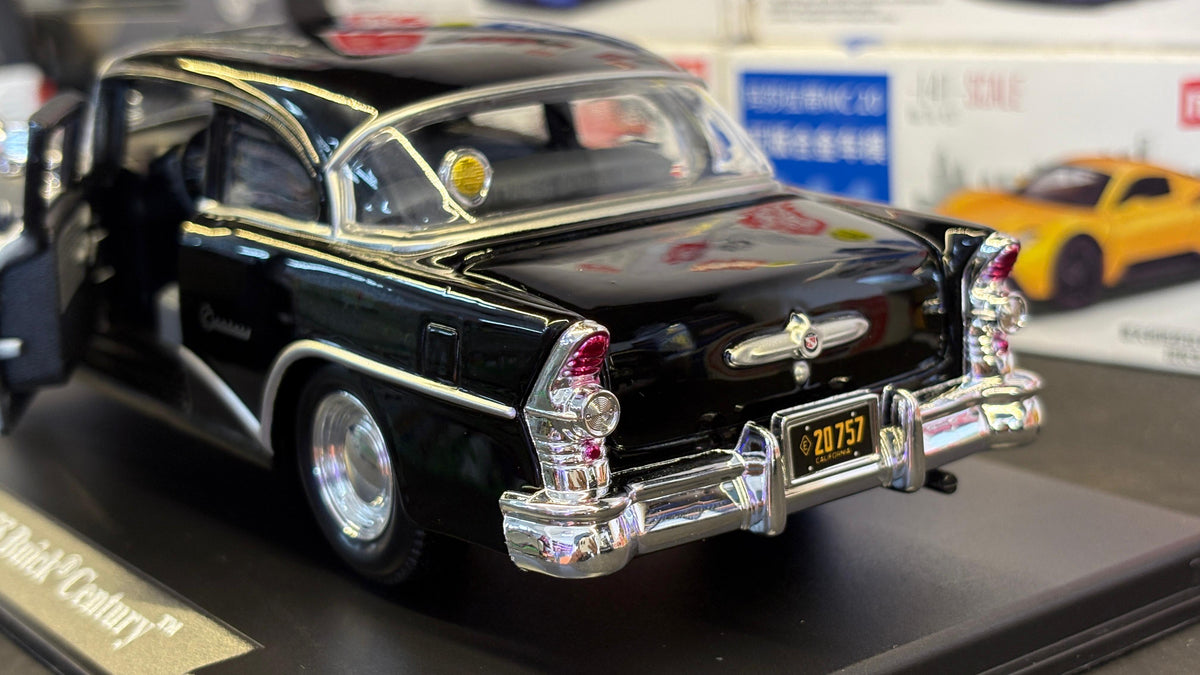 Maisto Official Licensed 1955 Buick Century 1:26 Scale in Acrylic Box