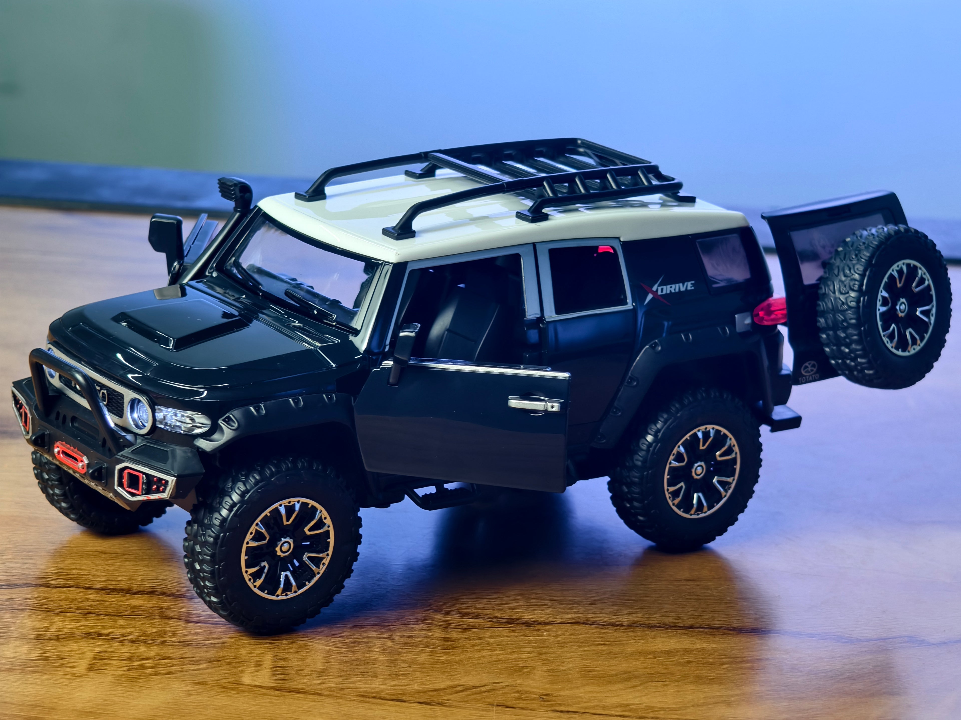 Toyota FJ Cruiser 1:24 Scale Premium Detailing