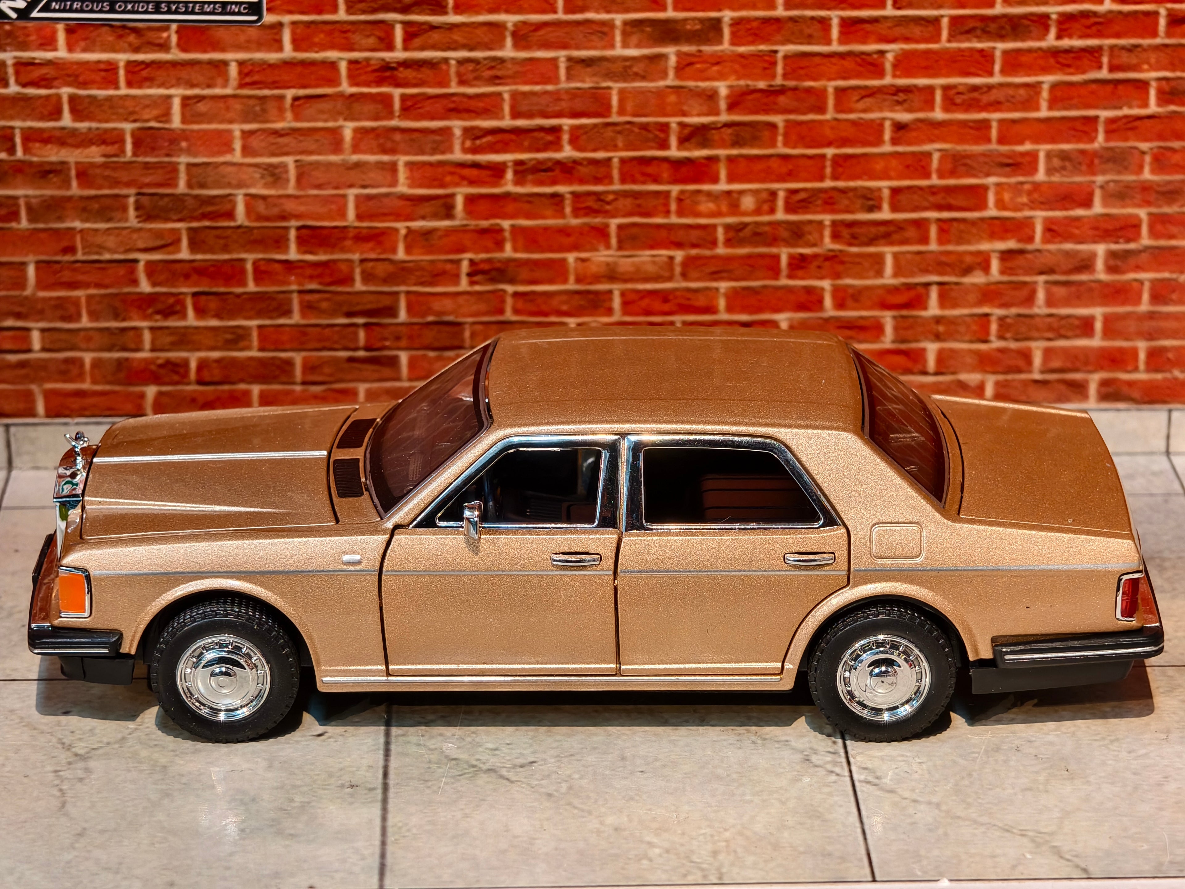 Classic Rolls Royce Silver Spur 1:32 Scale Premium Detailing