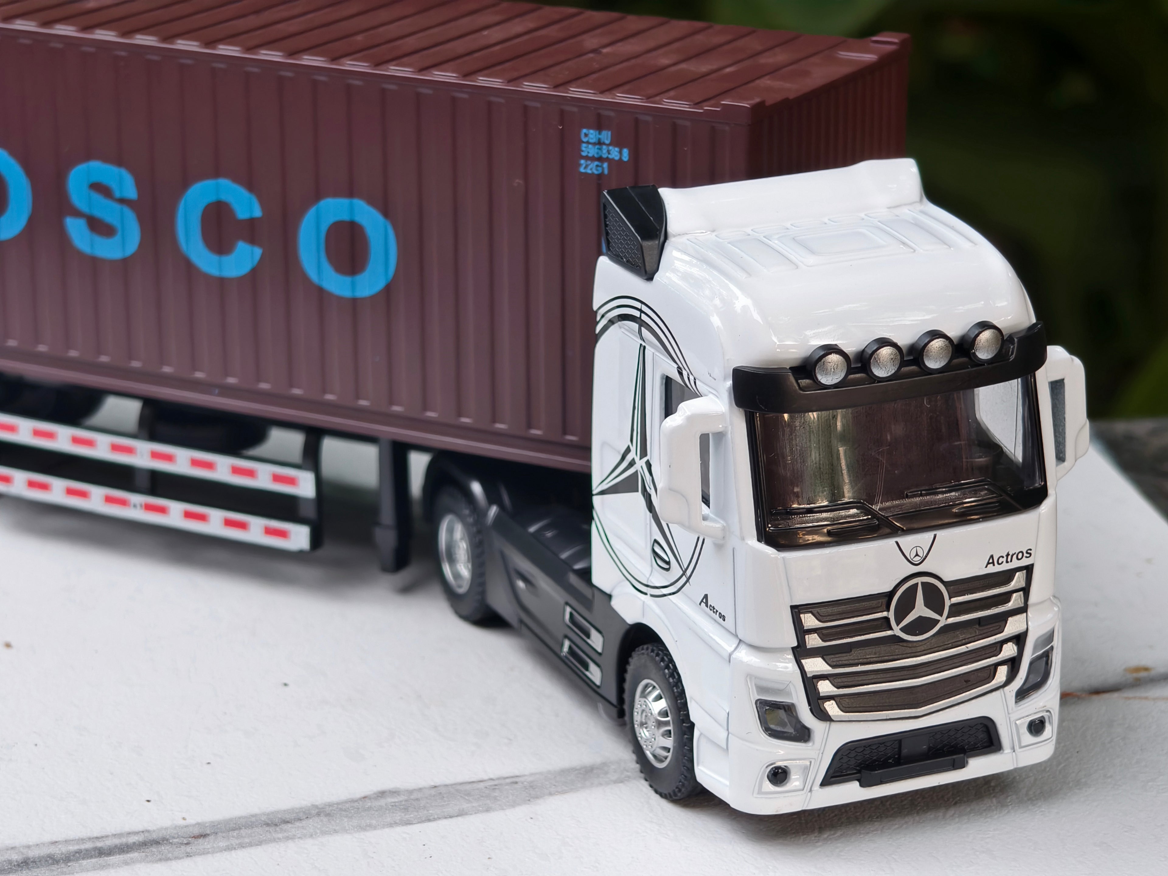 Mercedes-Benz Actros container truck (tractor-trailer) 1:50 Scale Big Size