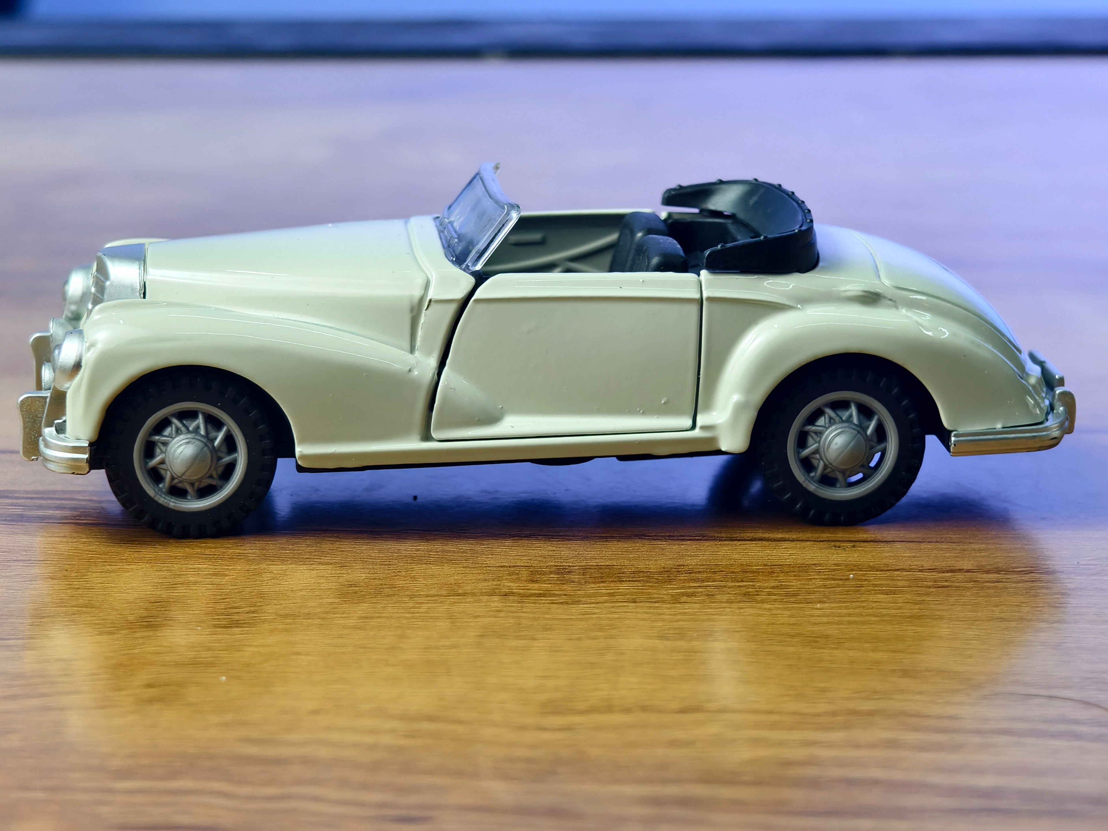 Classic Mercedes Benz 300 S Cabriolet 1:36 Scale