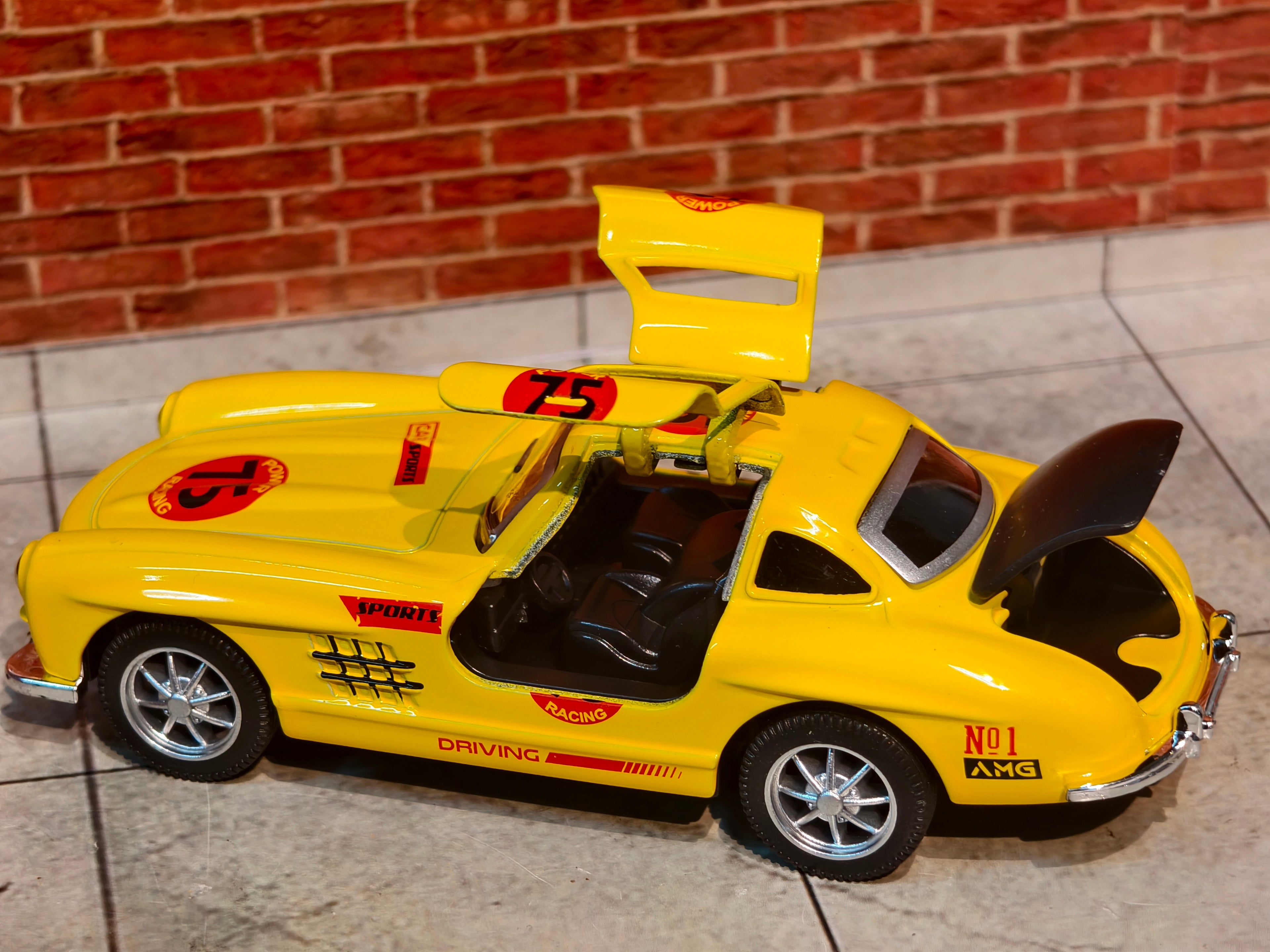 Mercedes Gullwing SL300 1:36 Scale Rally Edition