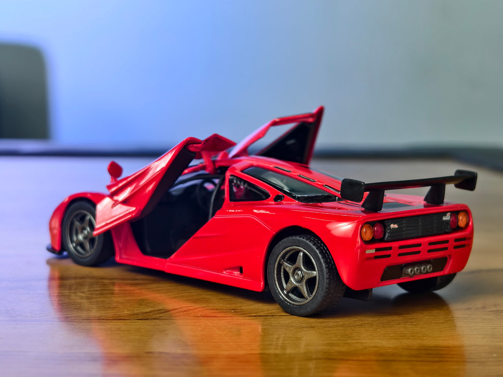 Kinsmart Official Licensed 1995 McLaren F1 GTR 1:34 Scale