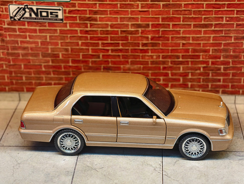 Toyota Crown VIP Edition (1:32 Scale)
