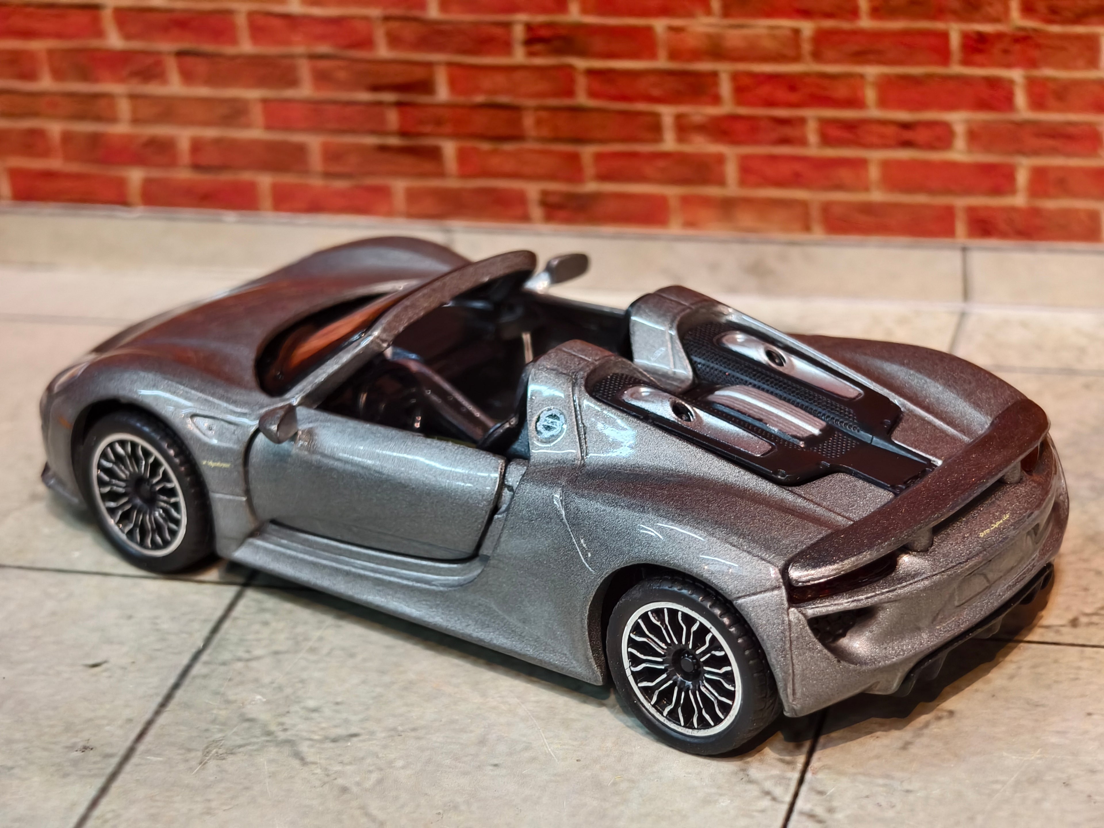 MSZ Official Licensed PORSCHE 918 SPYDER 1:41 Scale