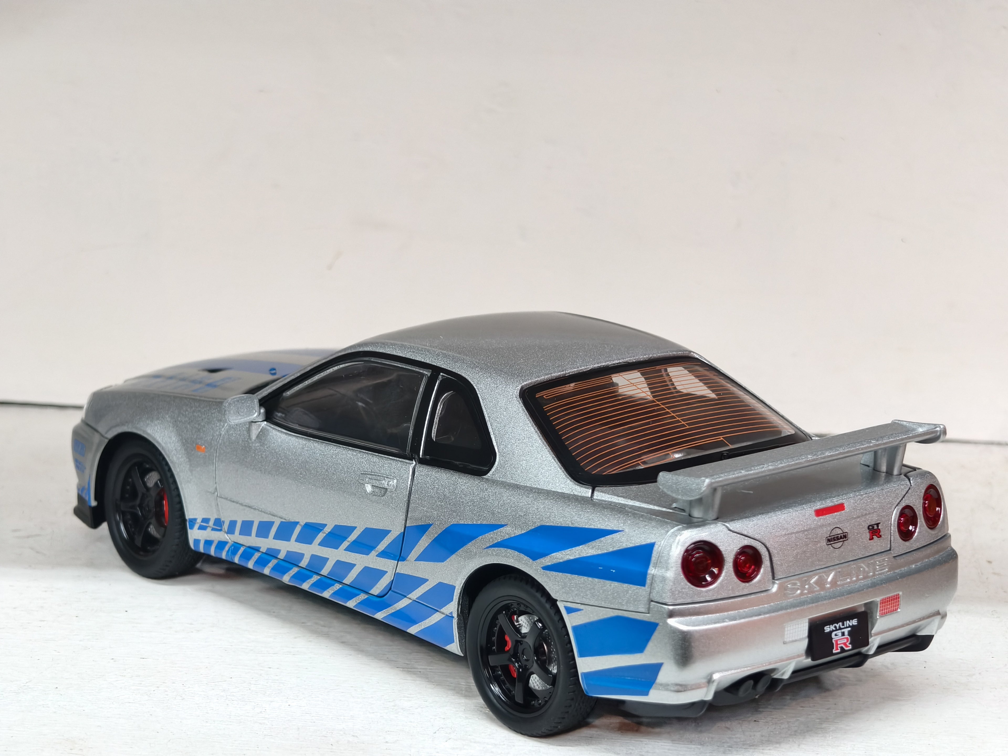 Nissan Skyline GT-R (R34) 1:24 Diecast Model – Light, Sound & Adjustable Mirrors