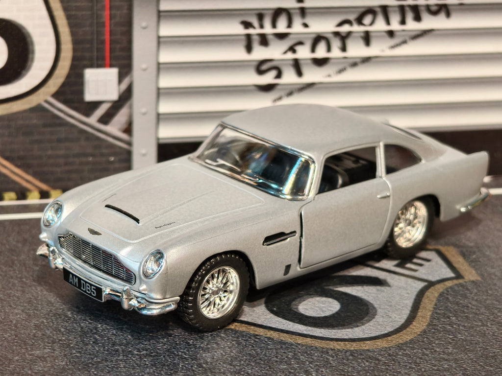 Kinsmart Official Licensed Aston Martin DB5 1:38 Scale Classic Car